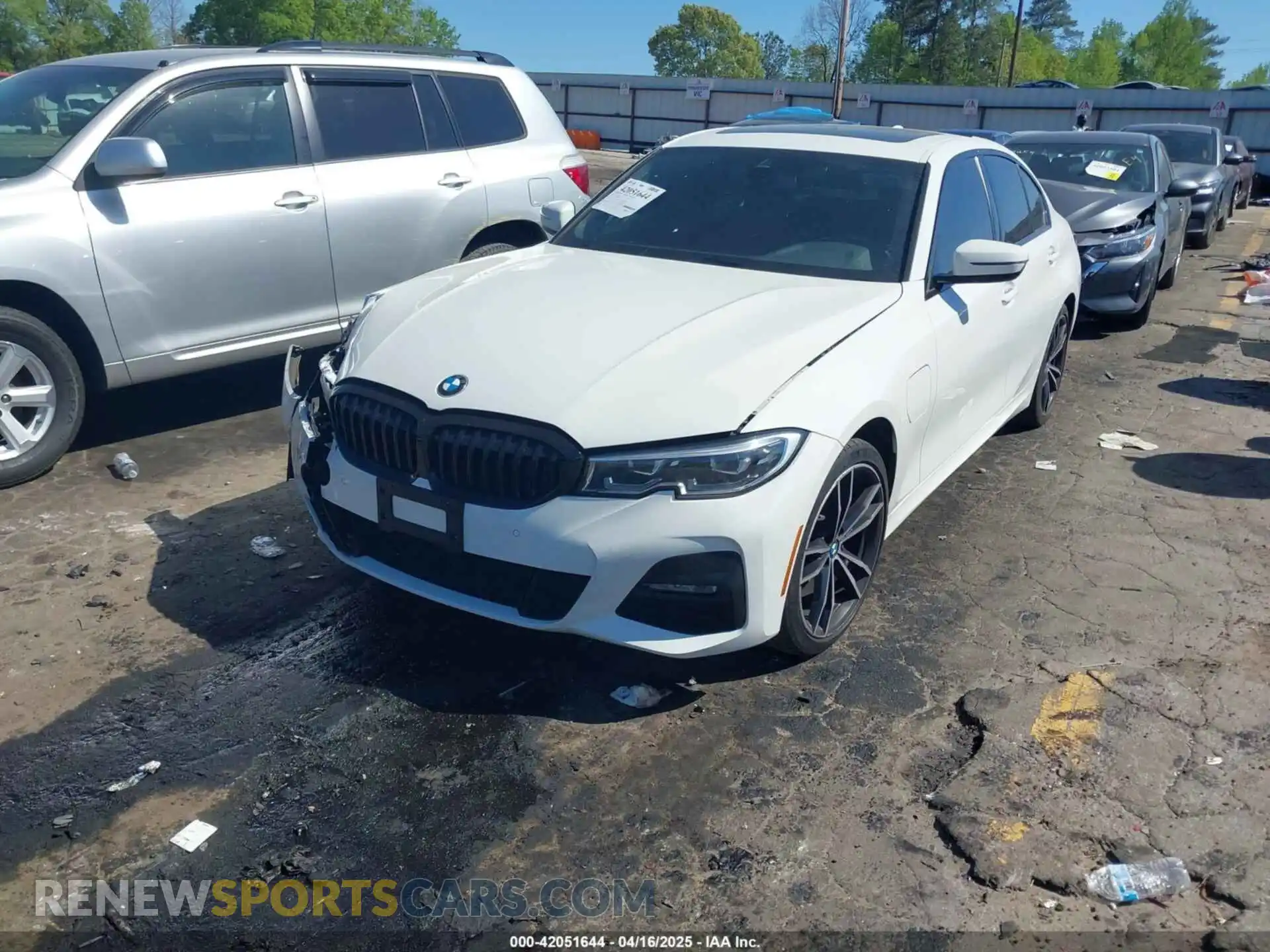 2 Photograph of a damaged car 3MW5P7J02M8B67834 BMW 3 SERIES 2021