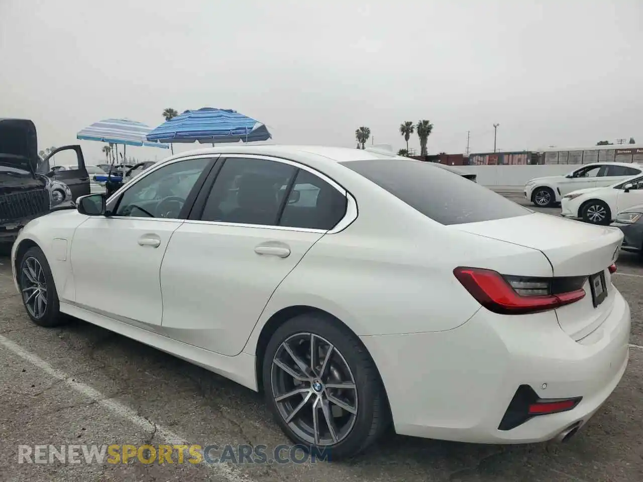 2 Photograph of a damaged car 3MW5P7J02M8B86870 BMW 3 SERIES 2021