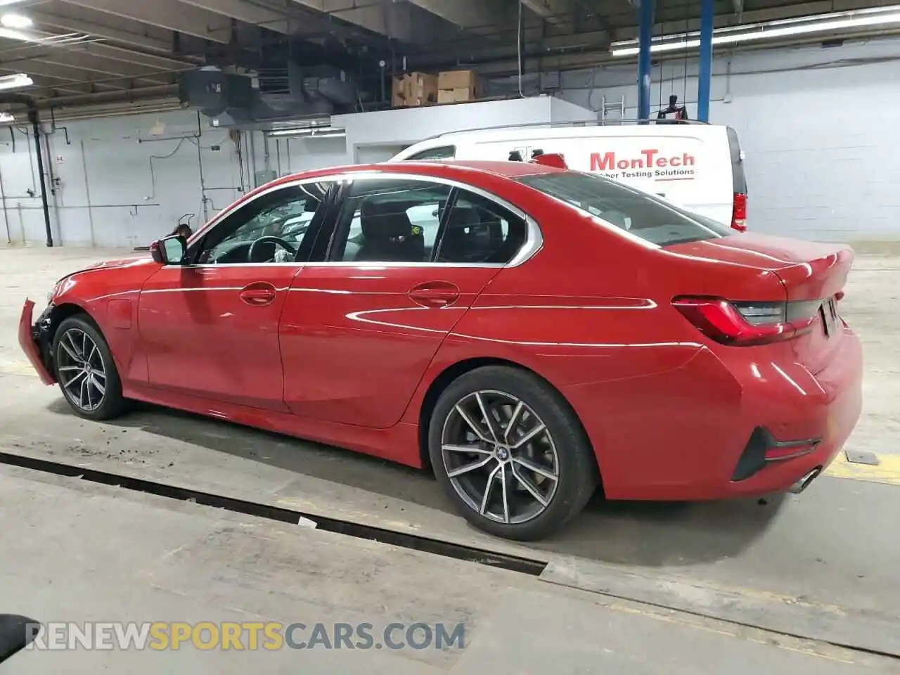 2 Photograph of a damaged car 3MW5P7J02M8C12528 BMW 3 SERIES 2021
