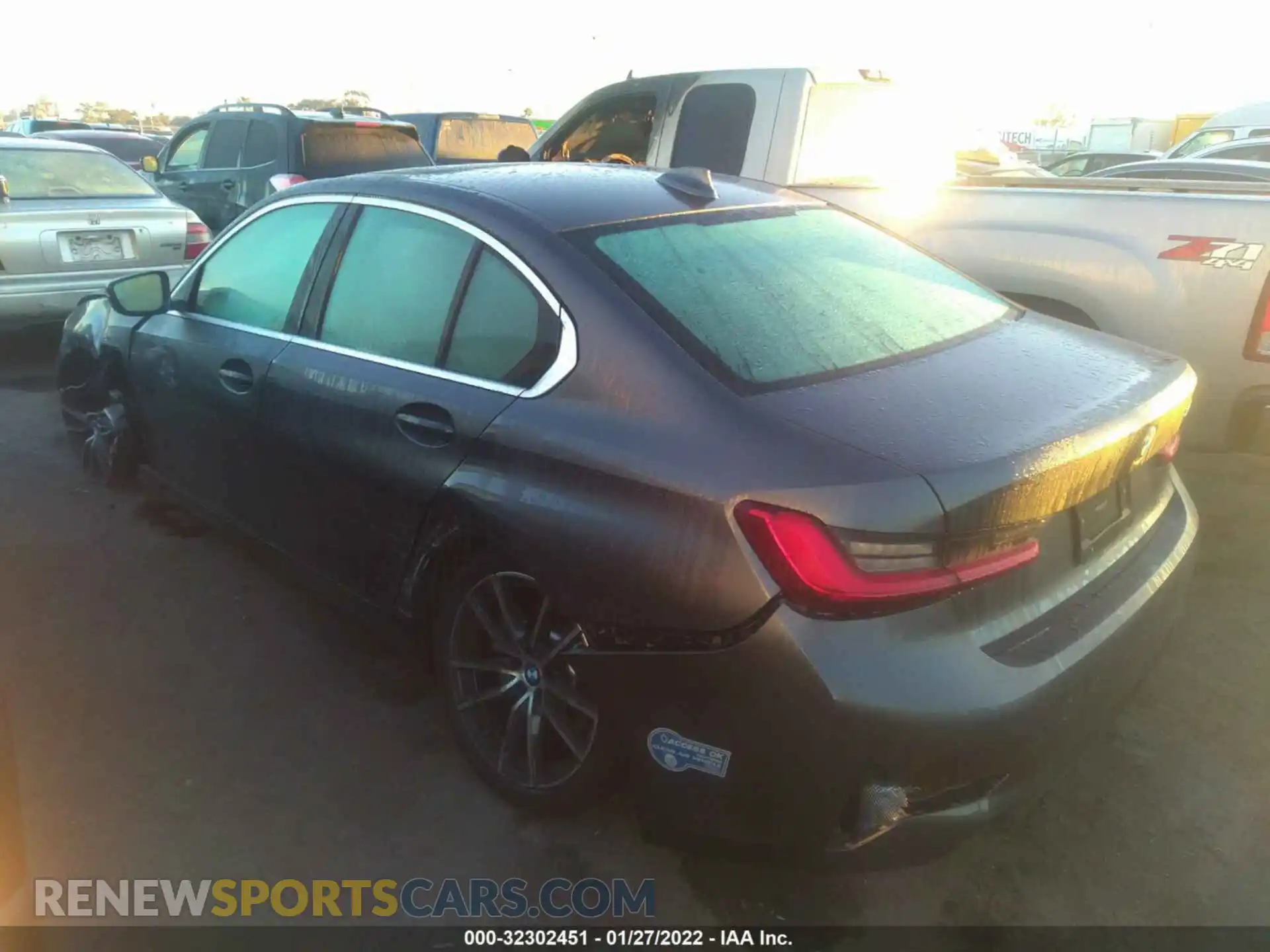 3 Photograph of a damaged car 3MW5P7J09M8B81584 BMW 3 SERIES 2021