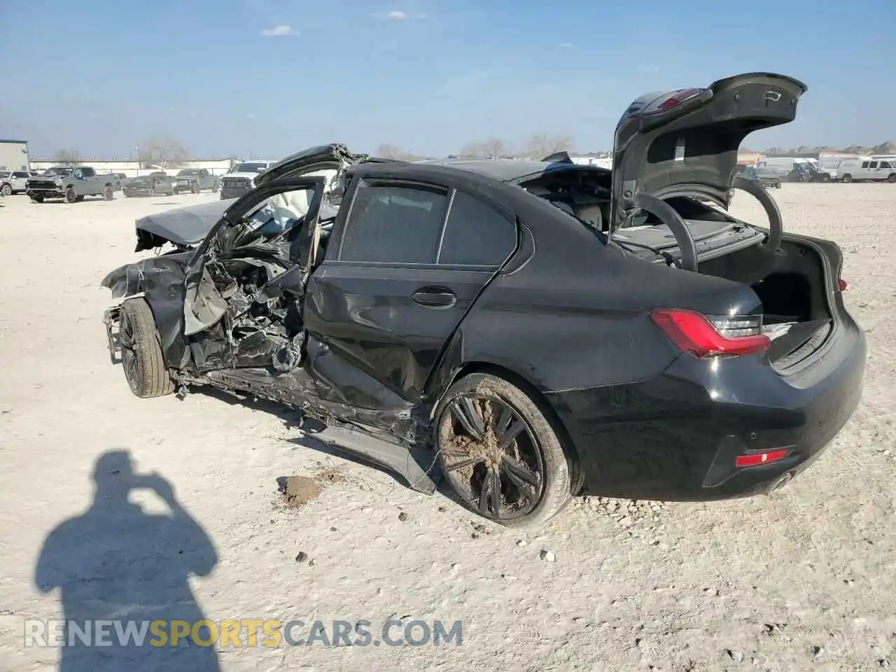 2 Photograph of a damaged car 3MW5R1J05M8C13650 BMW 3 SERIES 2021