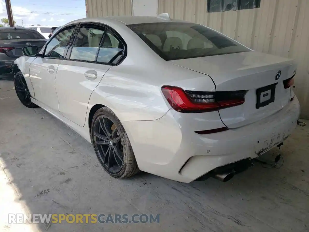 3 Photograph of a damaged car 3MW5R1J0XM8B81195 BMW 3 SERIES 2021