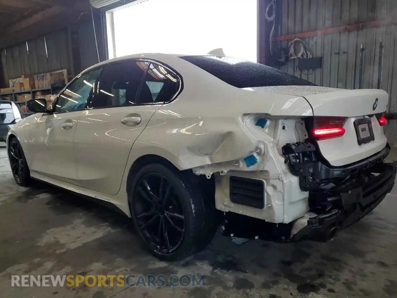 2 Фотография поврежденного автомобиля 3MW5R1J0XM8C02336 BMW 3 SERIES 2021