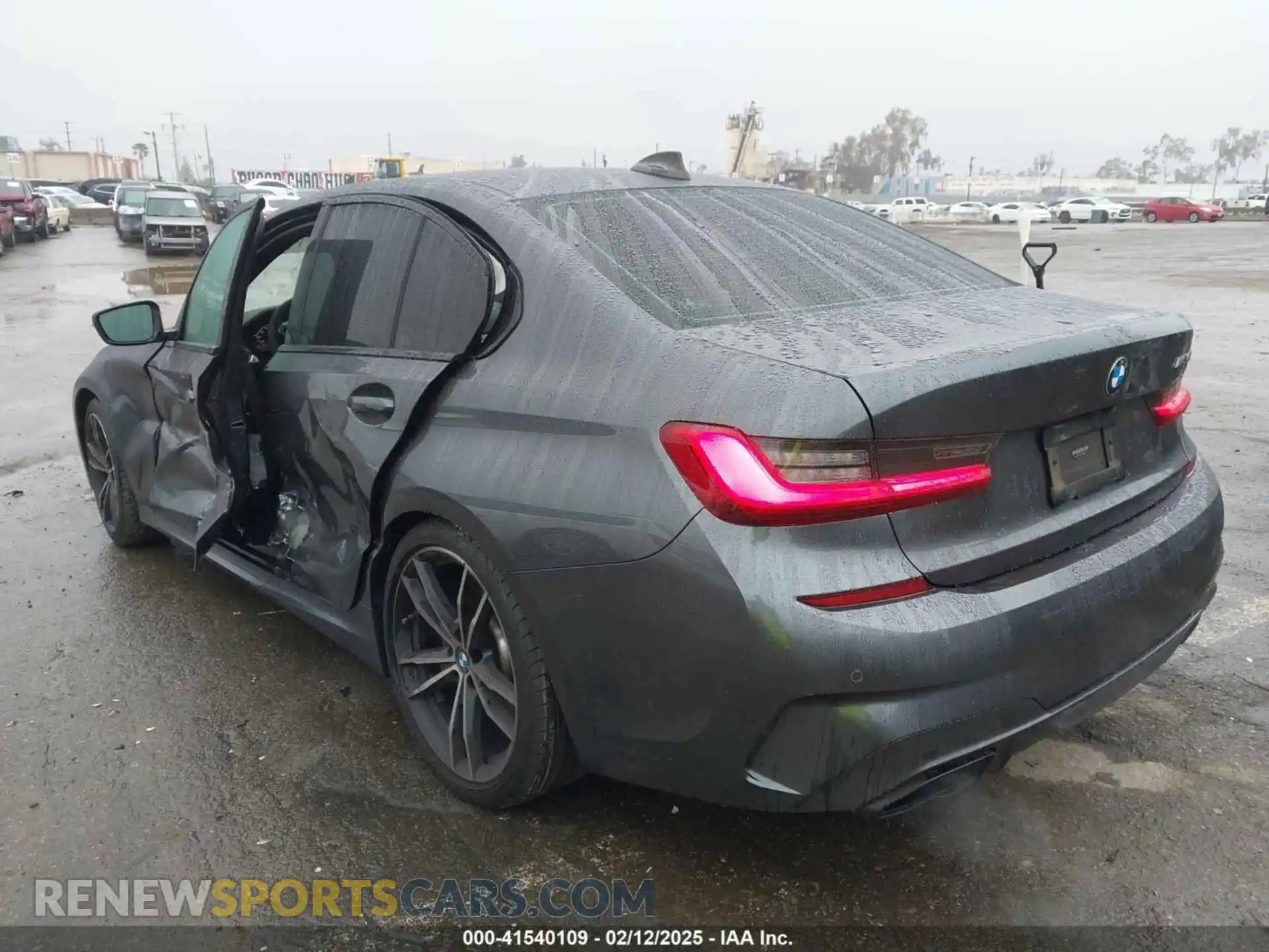 3 Photograph of a damaged car 3MW5U7J05M8B65732 BMW 3 SERIES 2021