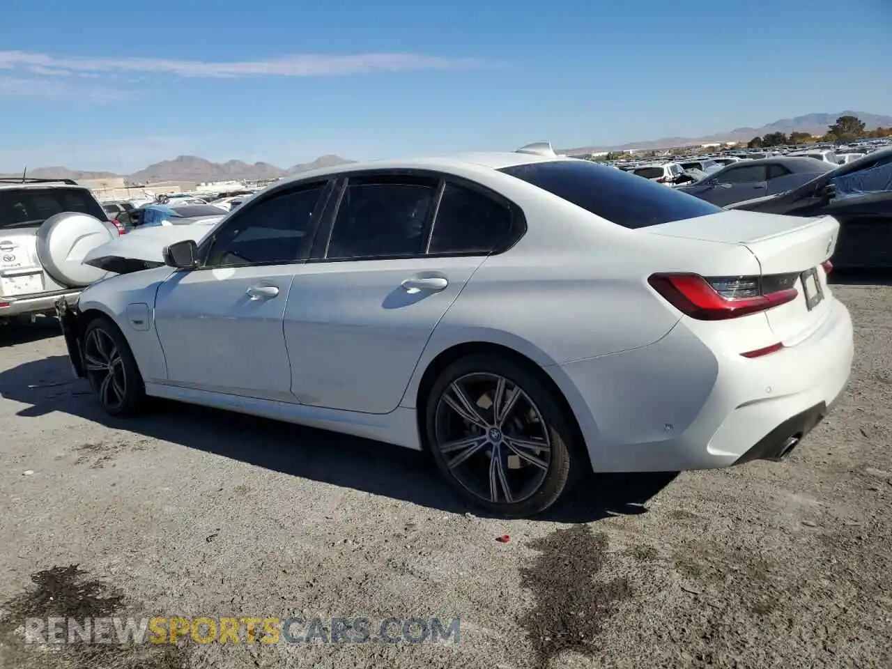 2 Photograph of a damaged car WBA5P7C01NFL62443 BMW 3 SERIES 2022
