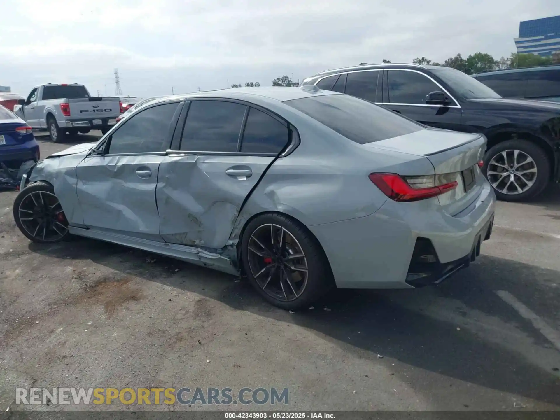 3 Photograph of a damaged car 3MW49FS02P8C98779 BMW 3 SERIES 2023