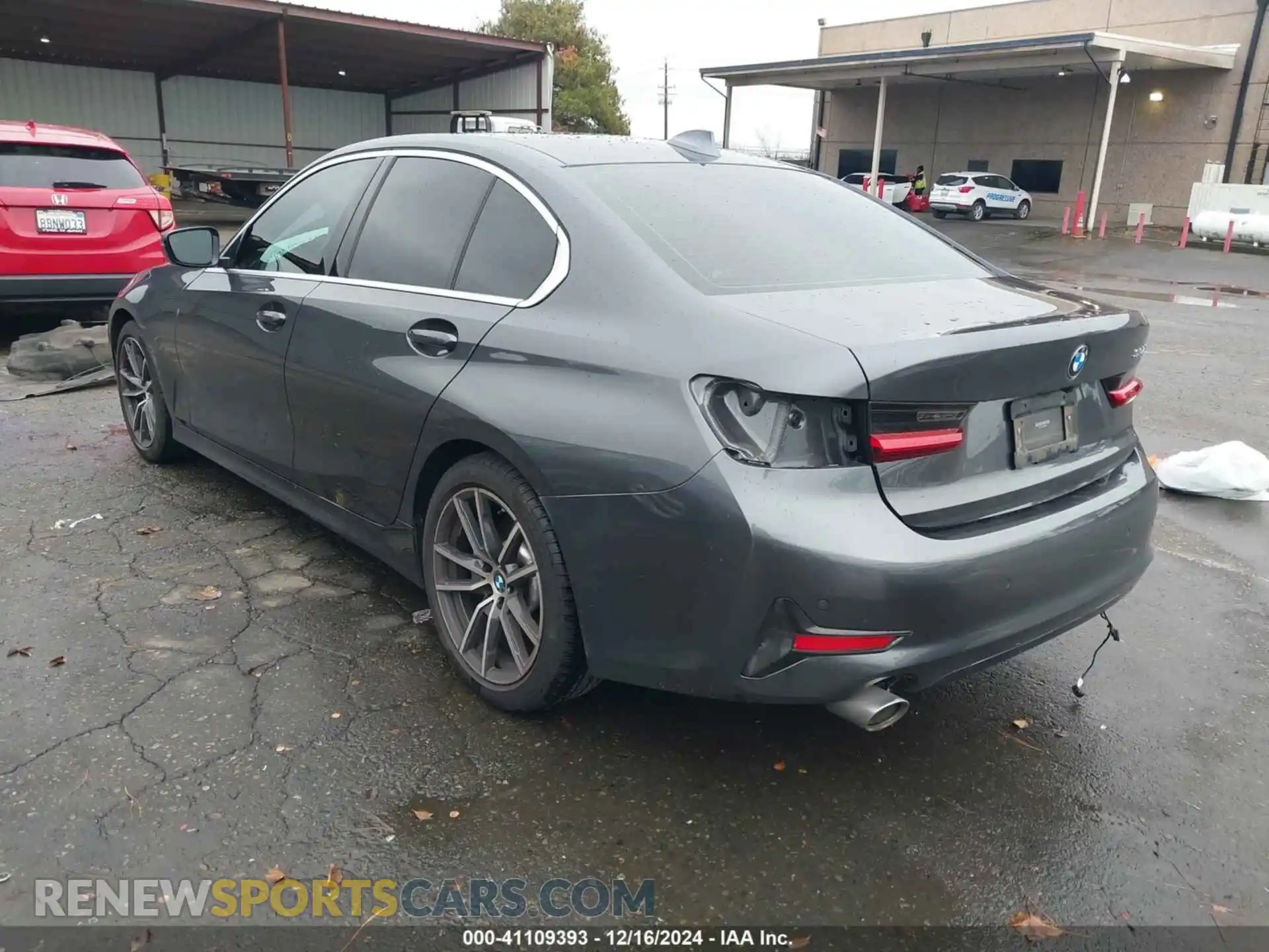 3 Photograph of a damaged car 3MW5R1J00M8B94831 BMW 330I 2021