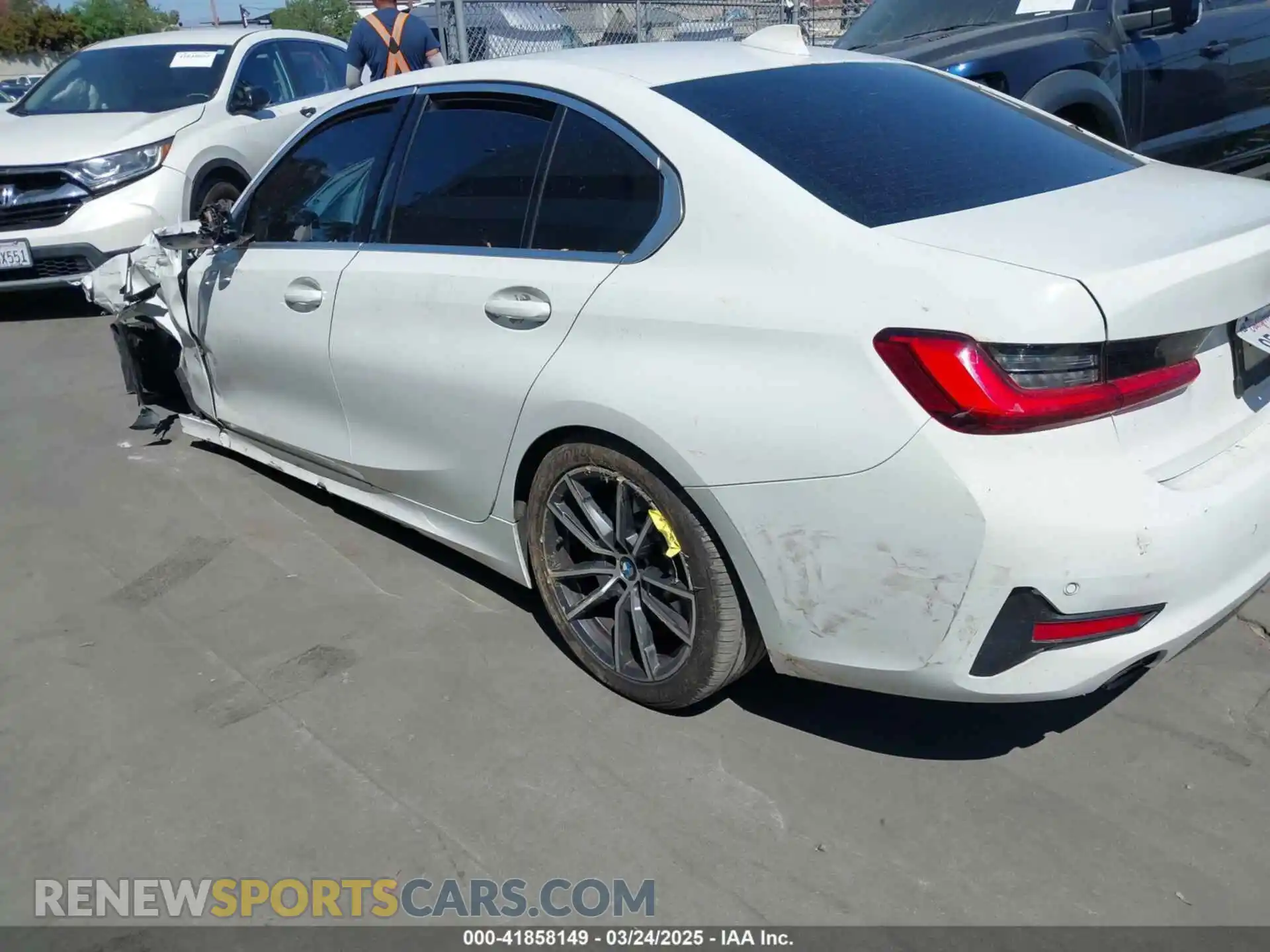 3 Photograph of a damaged car 3MW5R1J01M8B82073 BMW 330I 2021