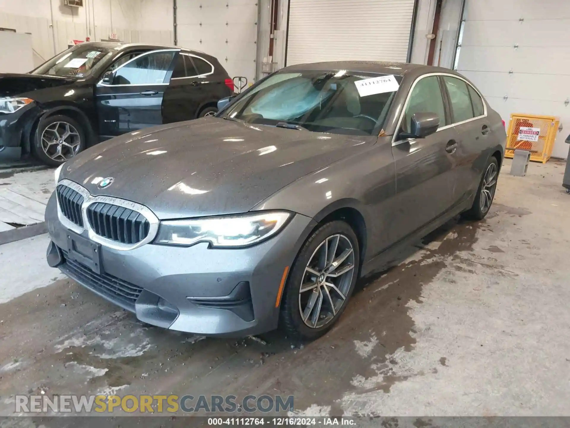 2 fotografías del automóvil dañado 3MW5R1J01M8C07439 BMW 330I 2021