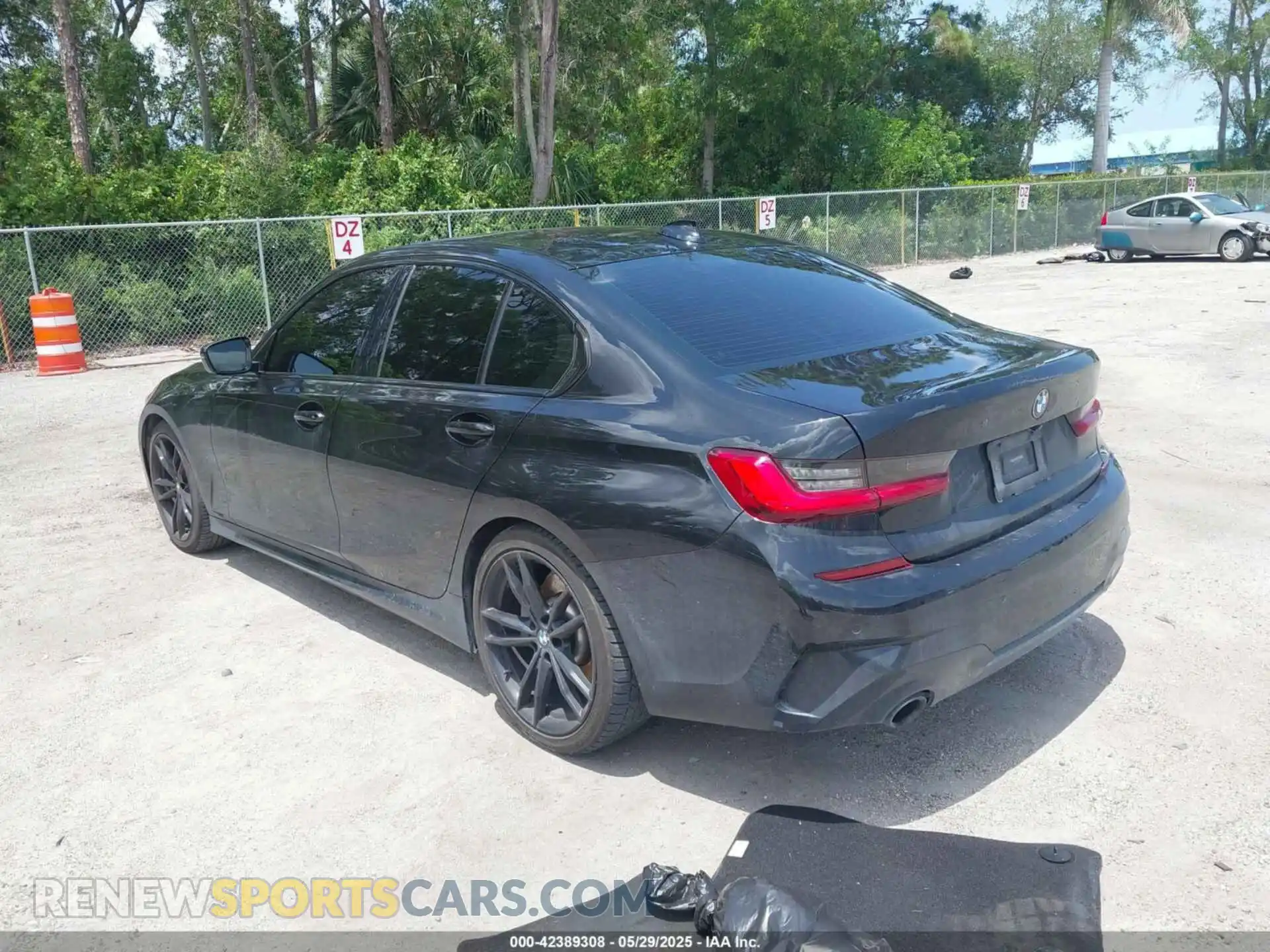 3 Photograph of a damaged car 3MW5R1J02M8B67047 BMW 330I 2021