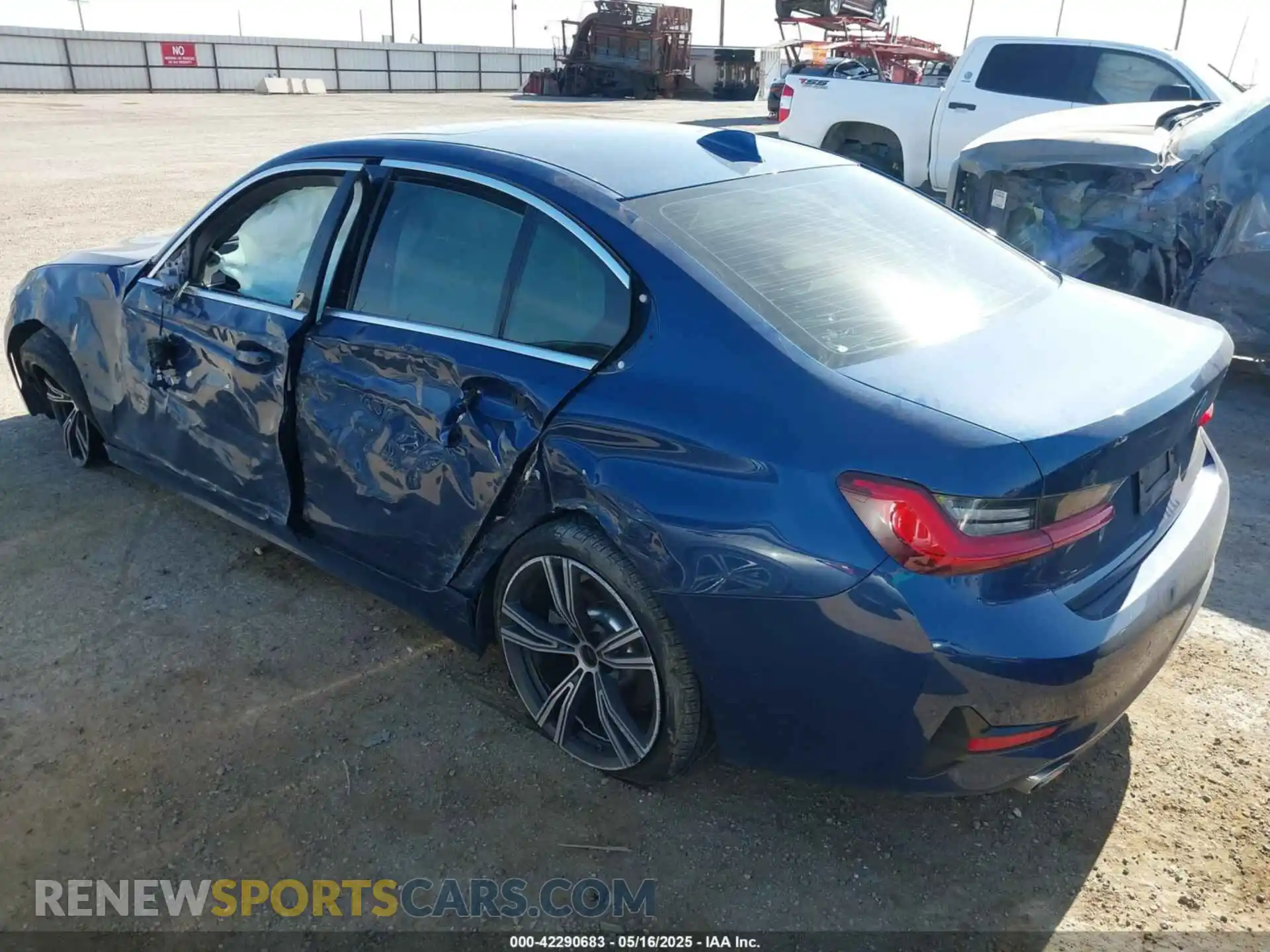 3 Photograph of a damaged car 3MW5R1J03M8B71429 BMW 330I 2021