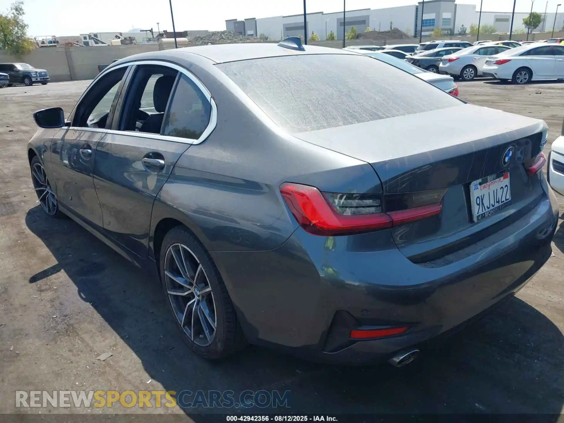 3 Photograph of a damaged car 3MW5R1J03M8B73455 BMW 330I 2021