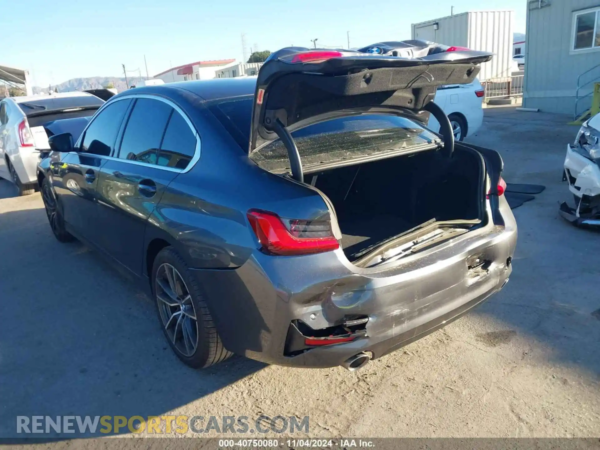 3 Photograph of a damaged car 3MW5R1J04M8B64084 BMW 330I 2021