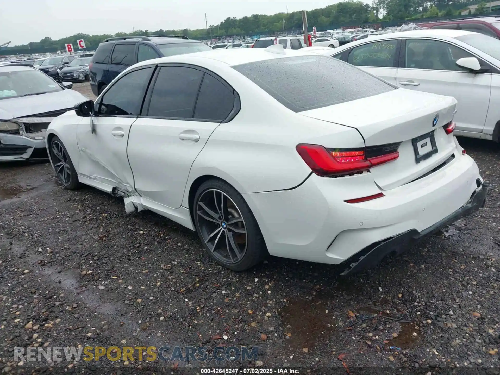 3 Photograph of a damaged car 3MW5R1J04M8B77076 BMW 330I 2021