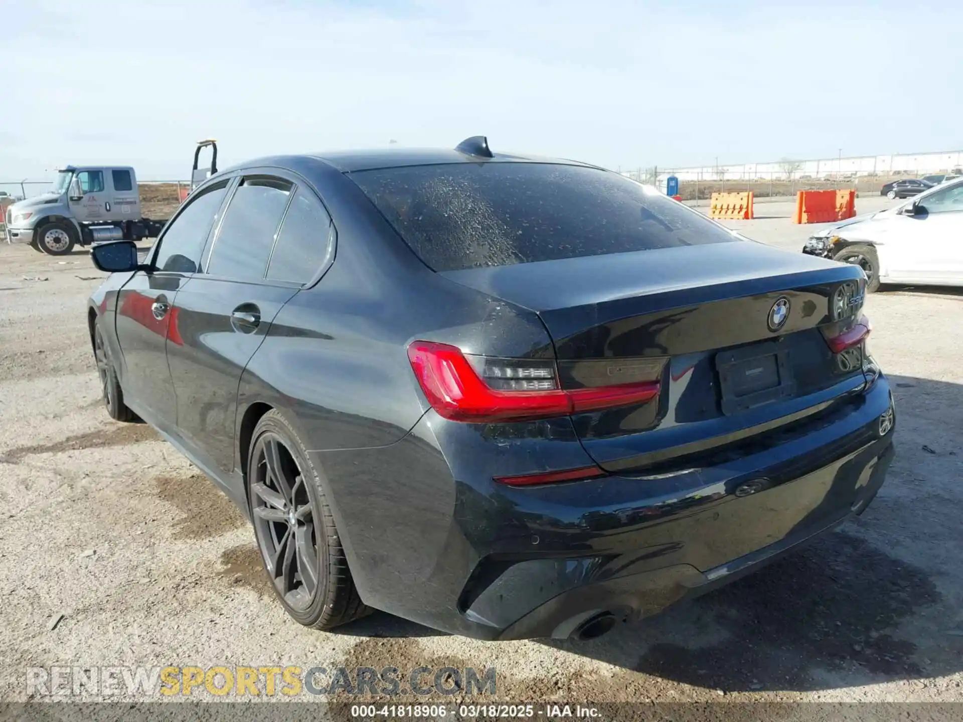 3 Photograph of a damaged car 3MW5R1J05M8B84800 BMW 330I 2021