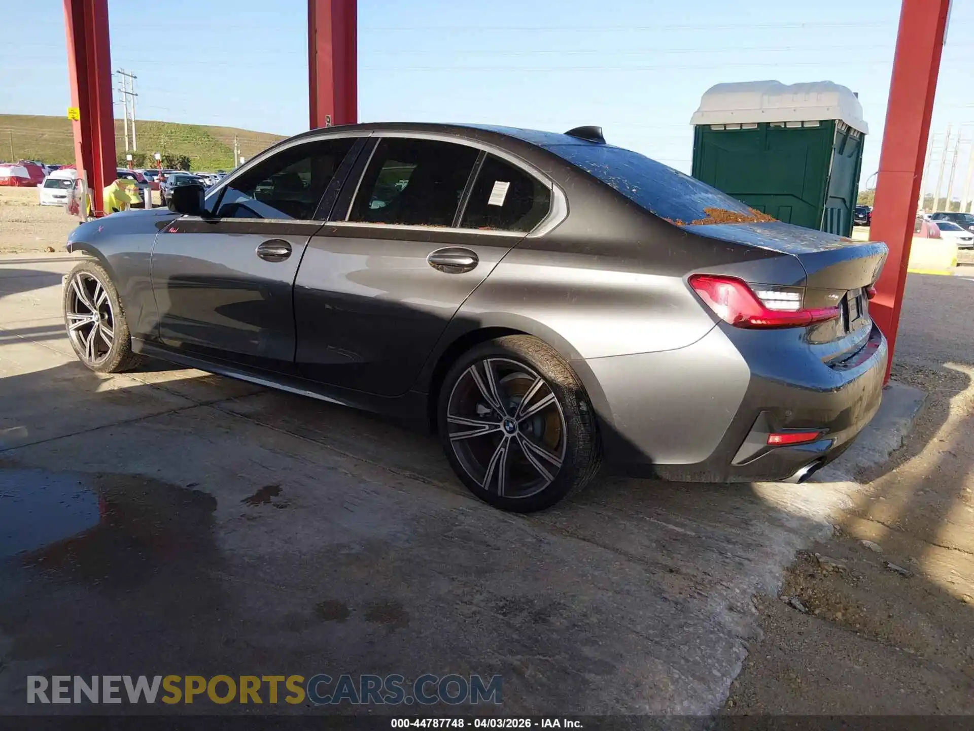 3 Photograph of a damaged car 3MW5R1J06M8B86250 BMW 330I 2021