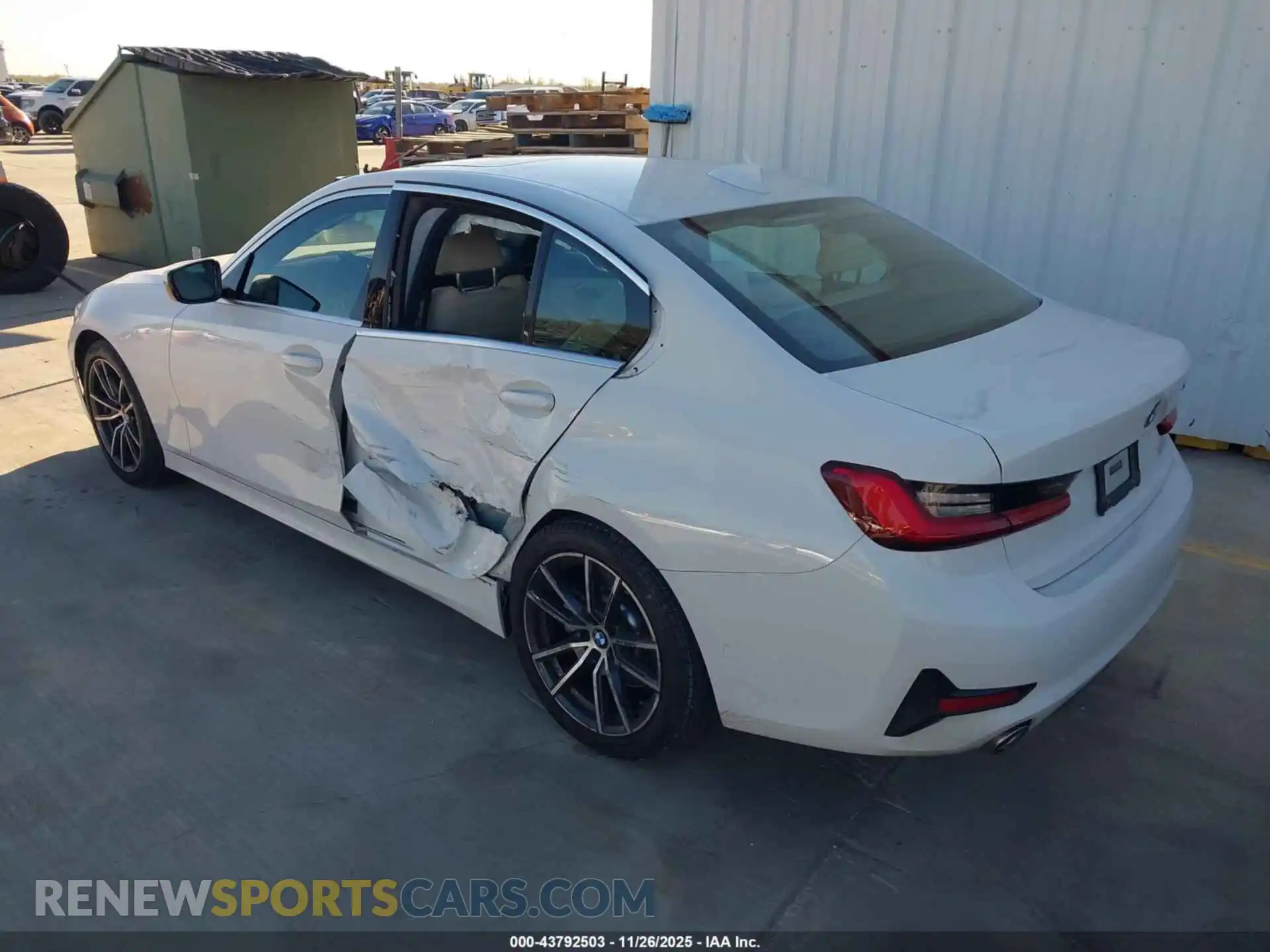 3 Photograph of a damaged car 3MW5R1J07M8B91098 BMW 330I 2021