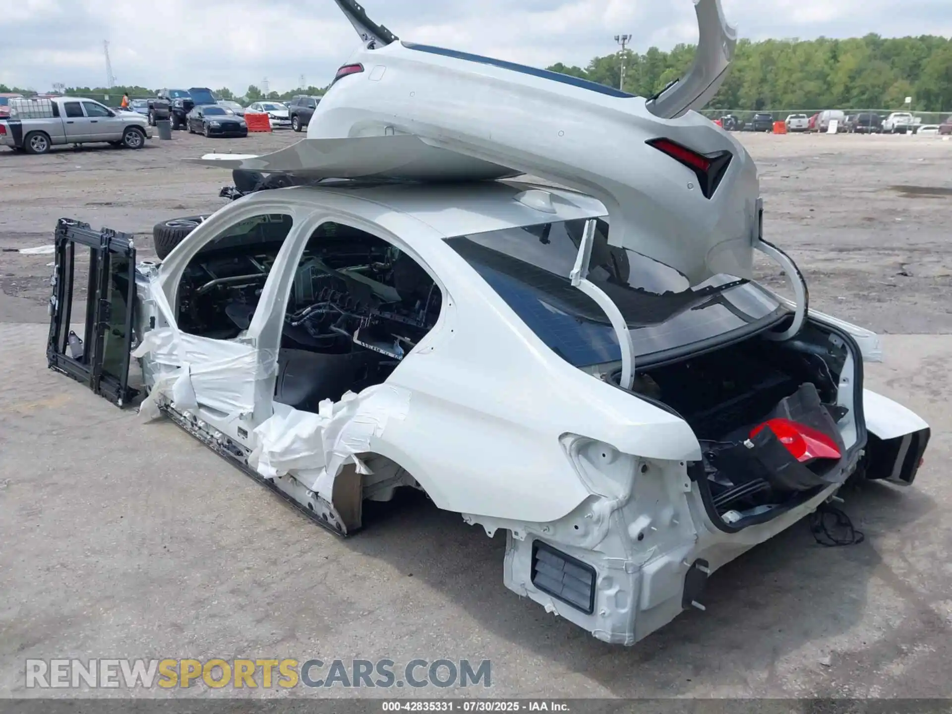 3 Photograph of a damaged car 3MW5R1J0XM8C16964 BMW 330I 2021