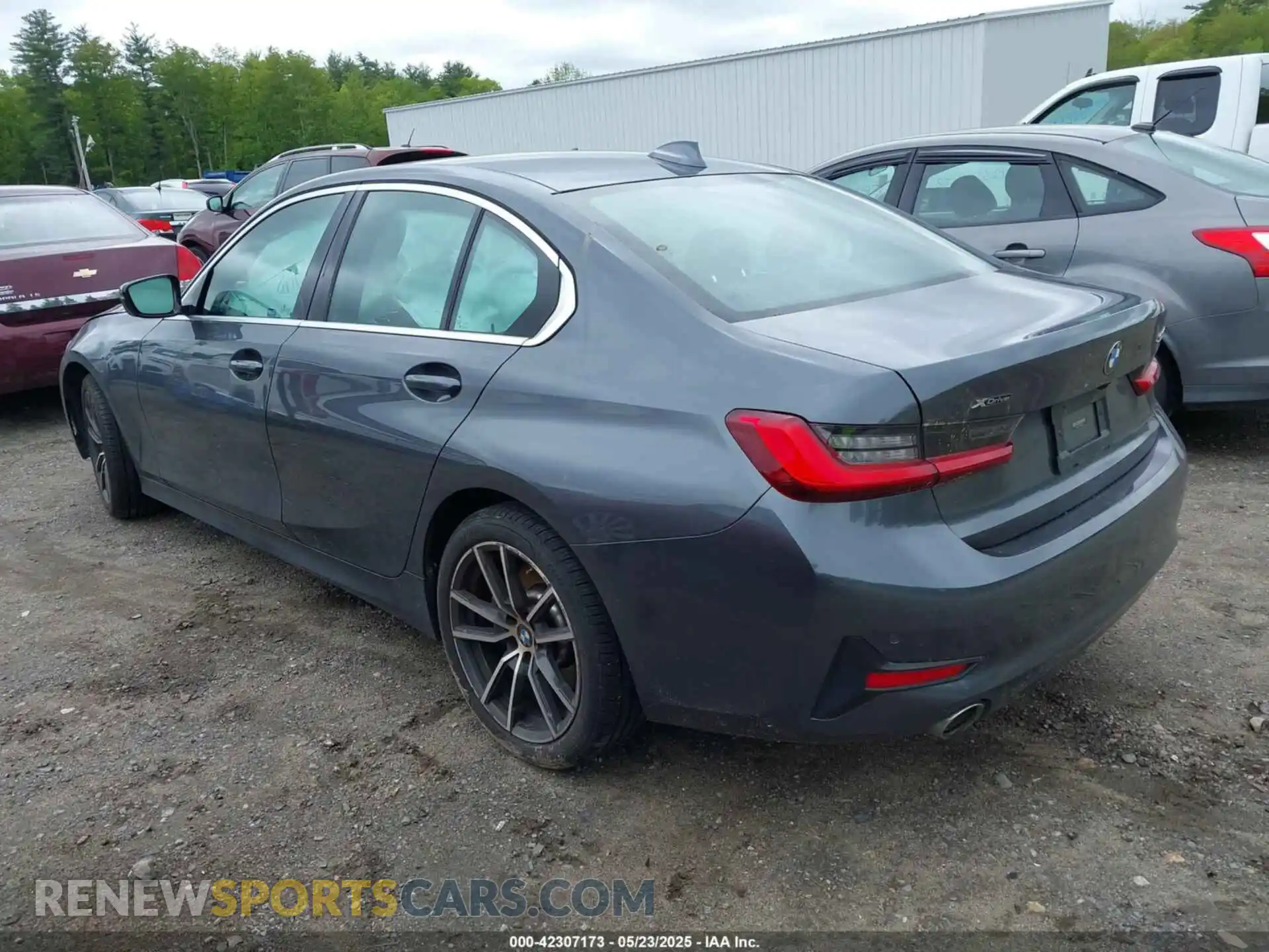 3 Photograph of a damaged car 3MW5R7J01M8B94131 BMW 330I 2021