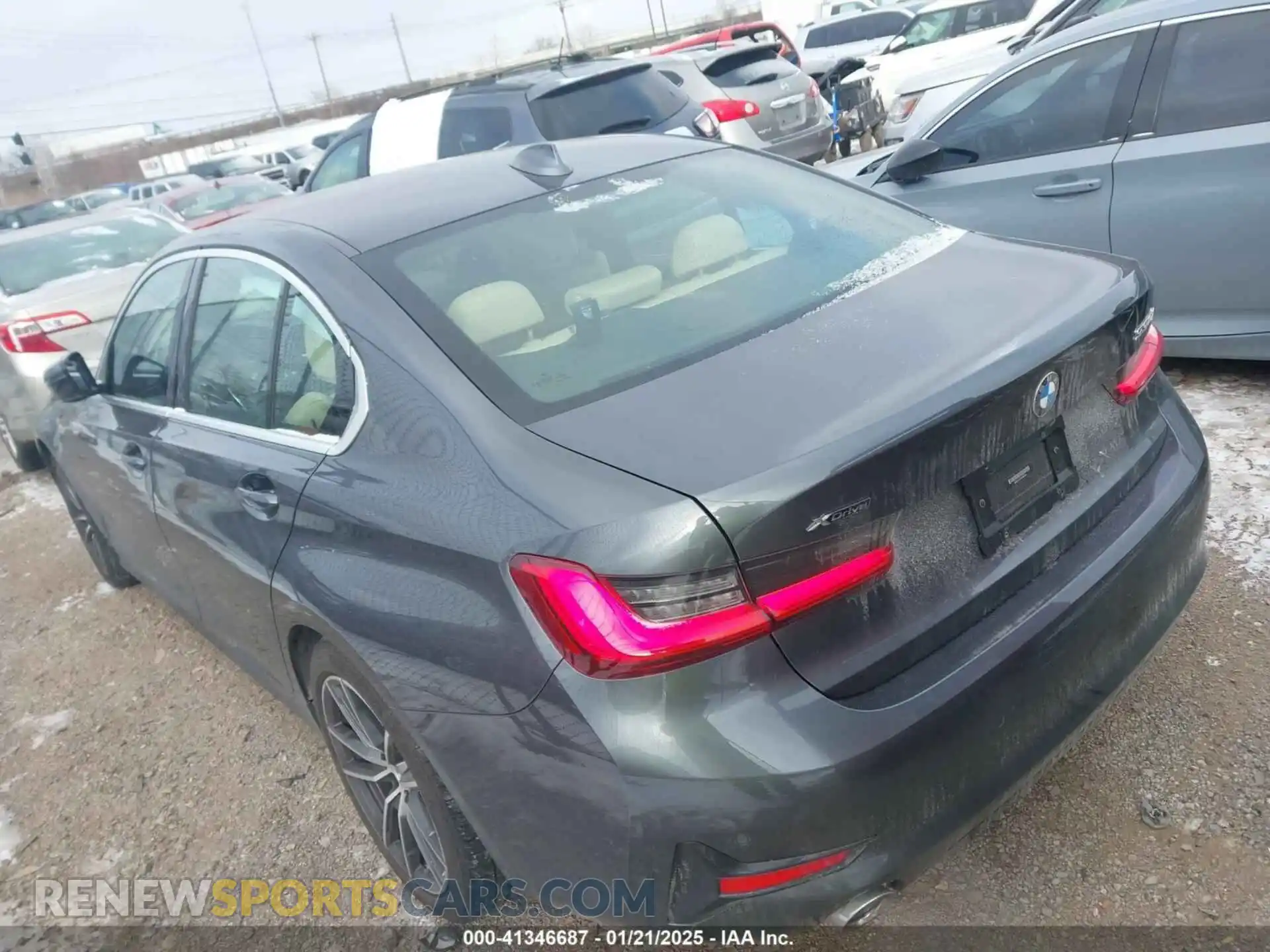 3 Photograph of a damaged car 3MW5R7J02M8B48002 BMW 330I 2021