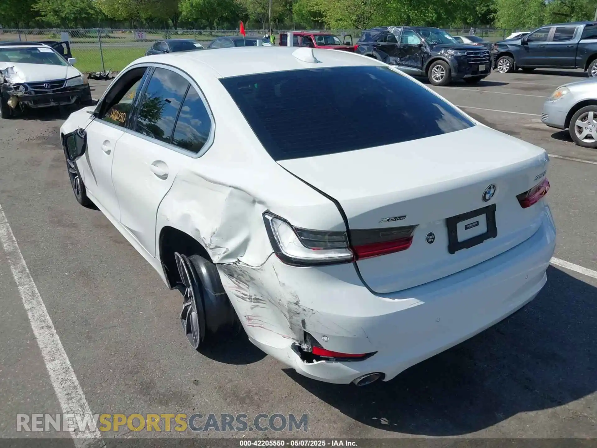 3 Photograph of a damaged car 3MW5R7J02M8B52034 BMW 330I 2021
