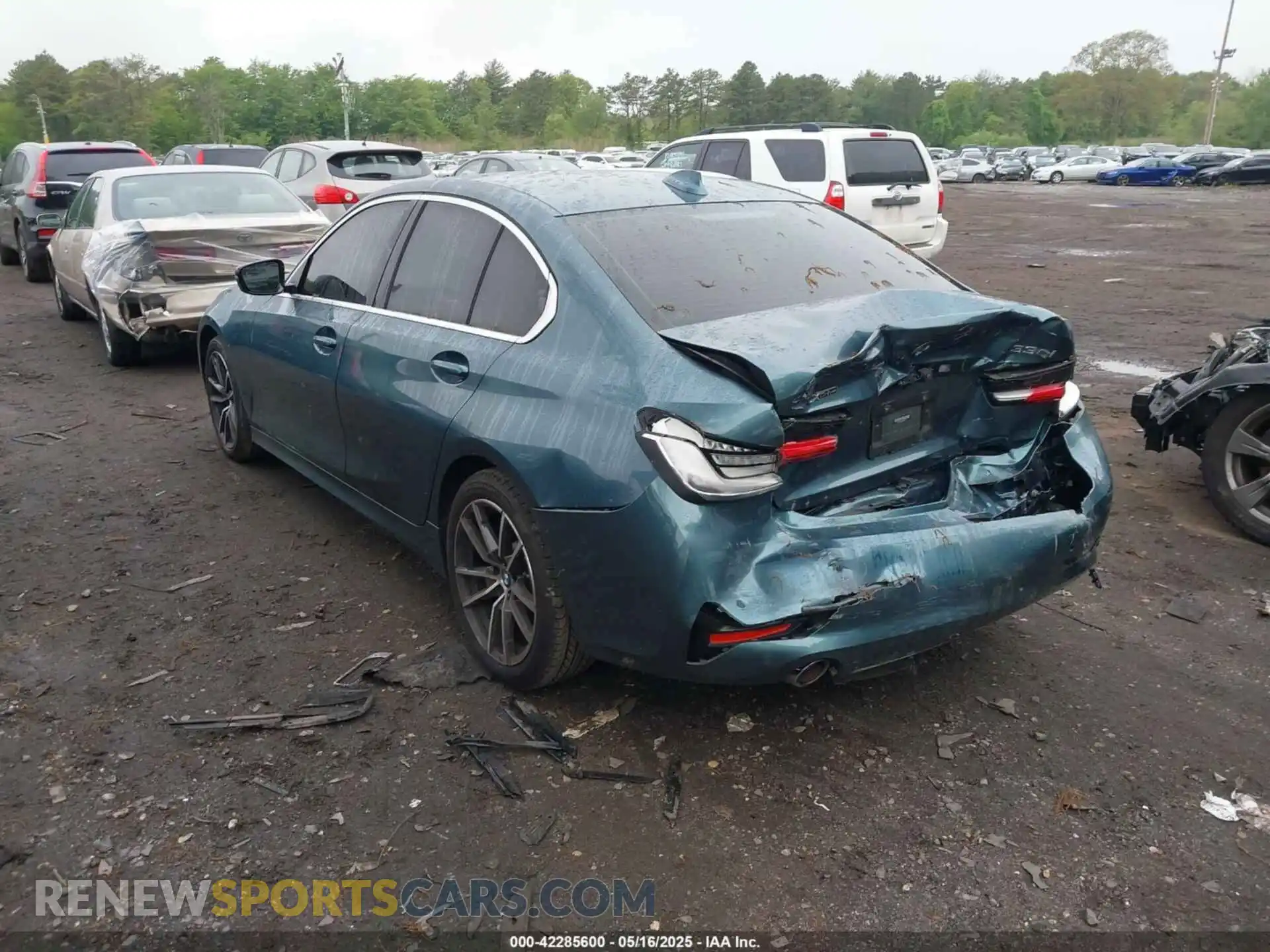 3 Photograph of a damaged car 3MW5R7J02M8B84918 BMW 330I 2021