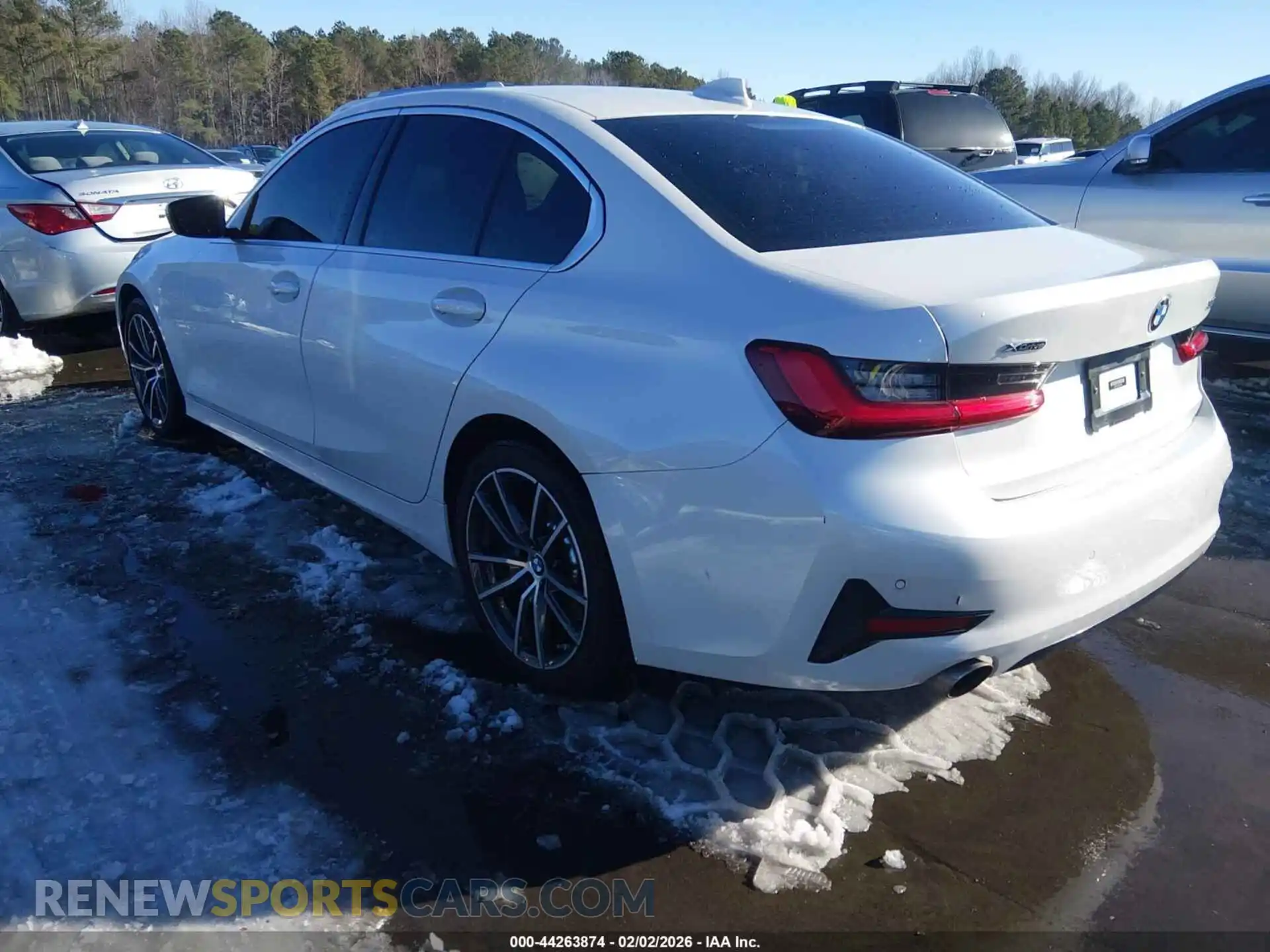 3 Photograph of a damaged car 3MW5R7J03M8C18302 BMW 330I 2021