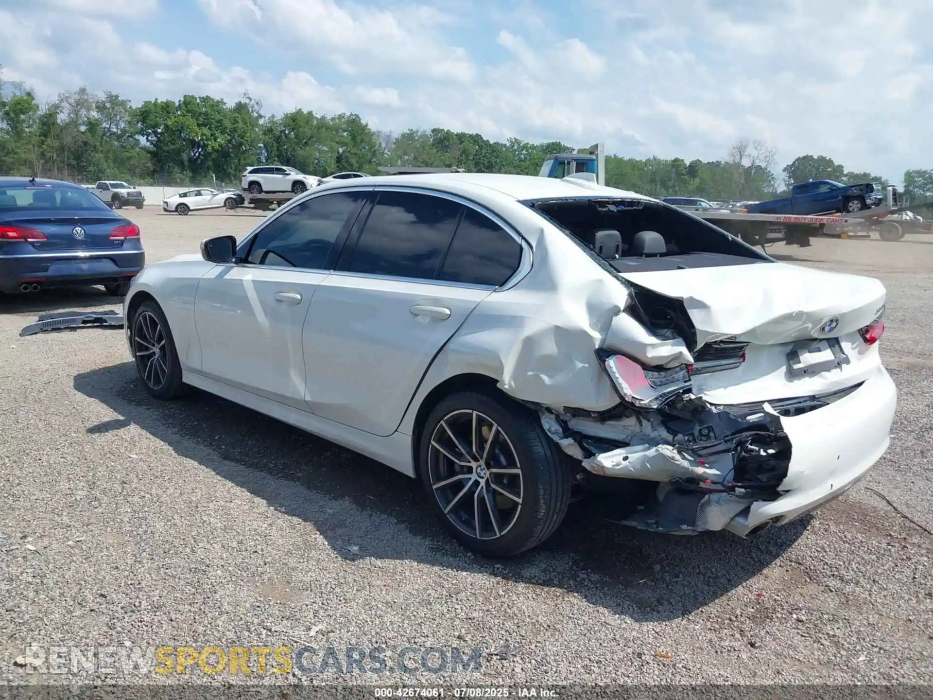 3 Photograph of a damaged car 3MW5R7J04M8C04604 BMW 330I 2021