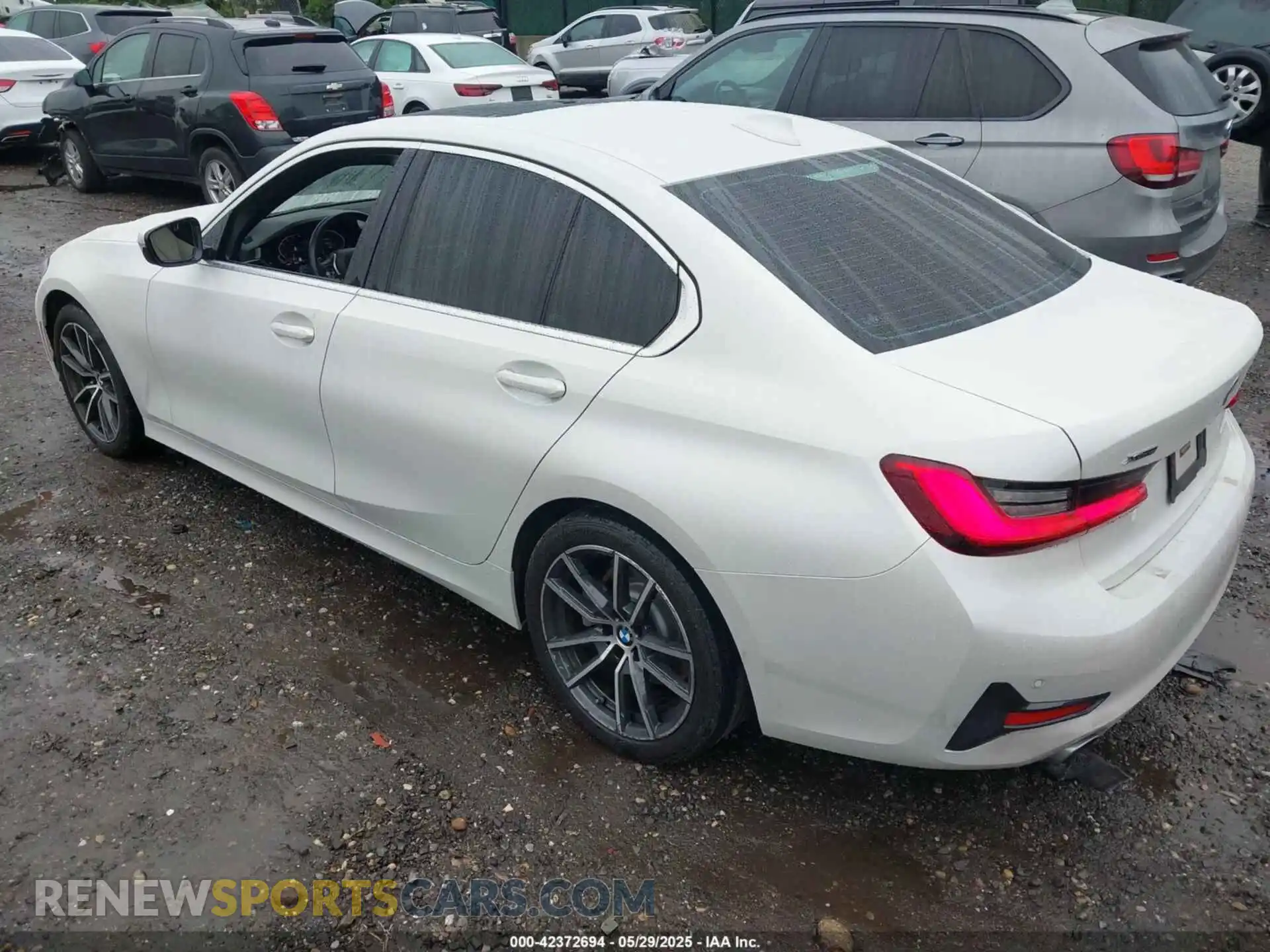 3 Photograph of a damaged car 3MW5R7J07M8B73428 BMW 330I 2021