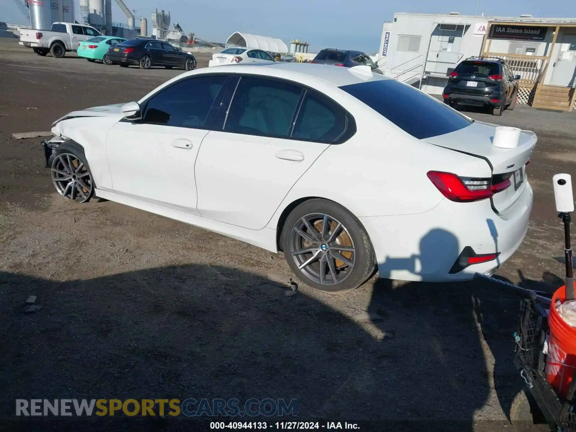 3 Photograph of a damaged car 3MW5R7J07M8B98619 BMW 330I 2021