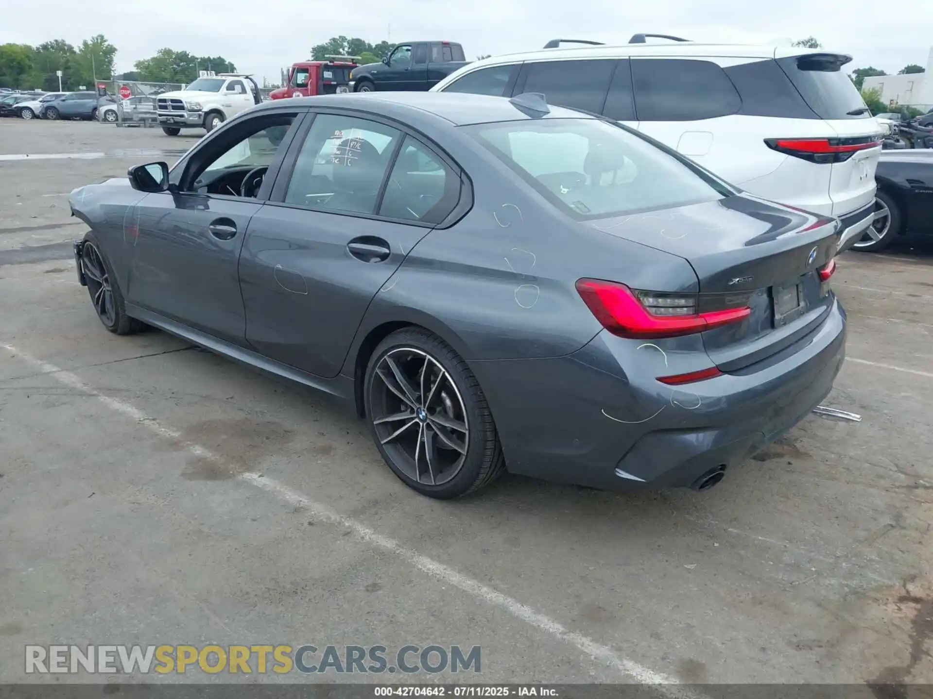 3 Photograph of a damaged car 3MW5R7J09M8B91381 BMW 330I 2021