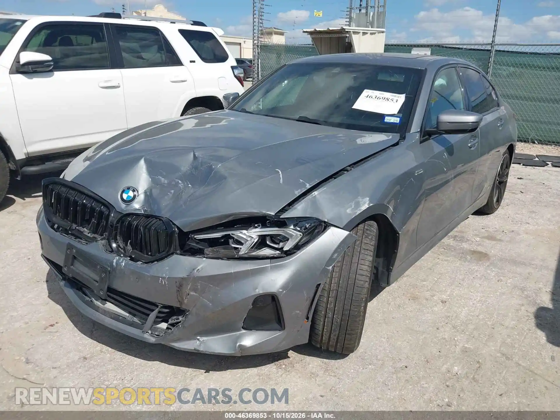 2 fotografías del automóvil dañado 3MW69FF09P8D19579 BMW 330I 2023