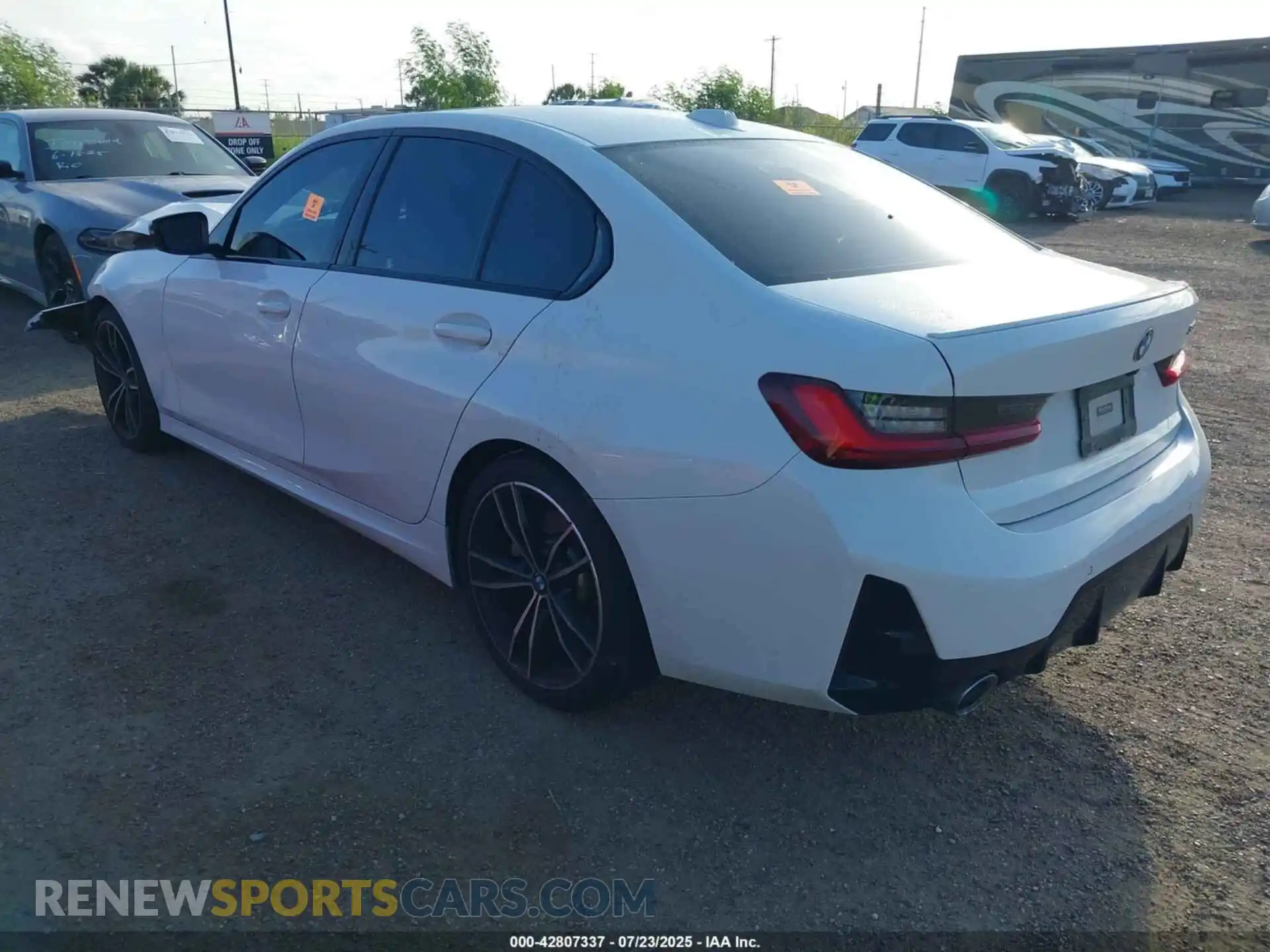 3 fotografías del automóvil dañado 3MW69FF0XP8C80243 BMW 330I 2023