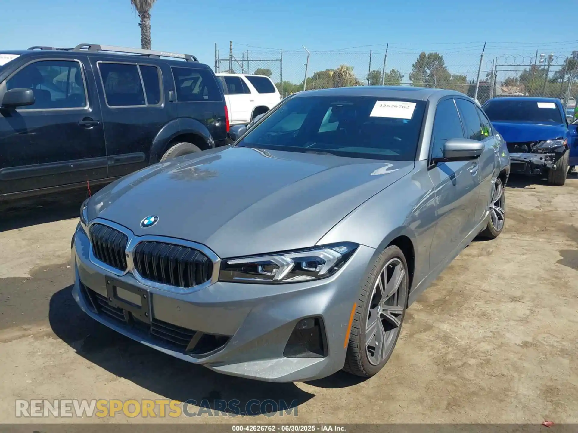 2 fotografías del automóvil dañado 3MW69FF0XP8D43731 BMW 330I 2023