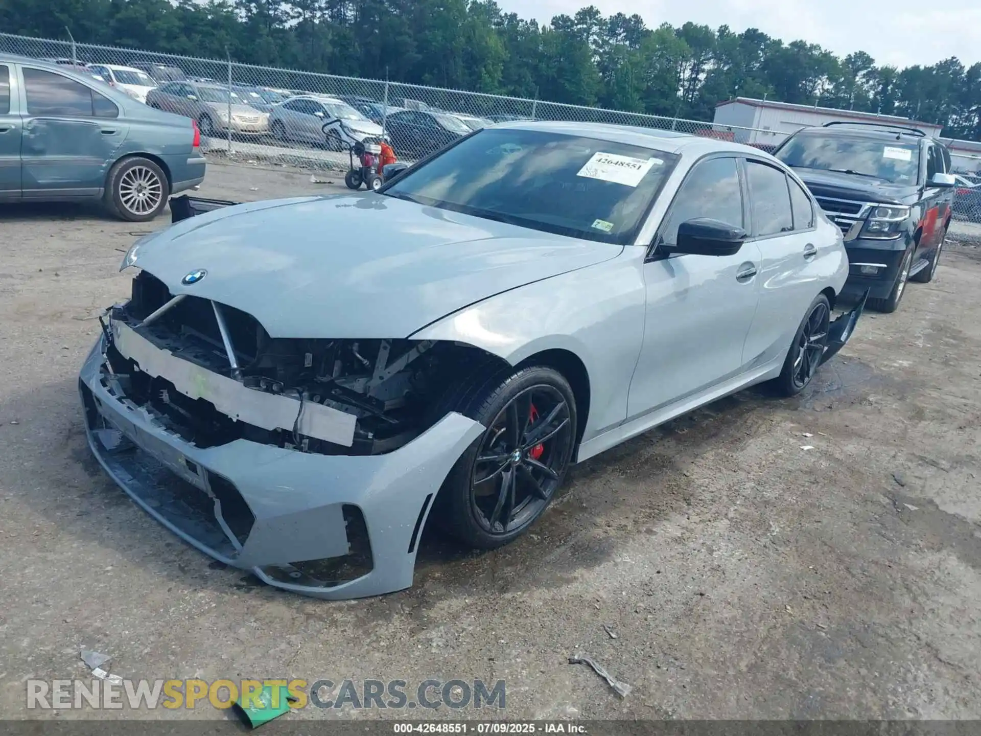 2 Фотография поврежденного автомобиля 3MW89FF03P8D09042 BMW 330I 2023