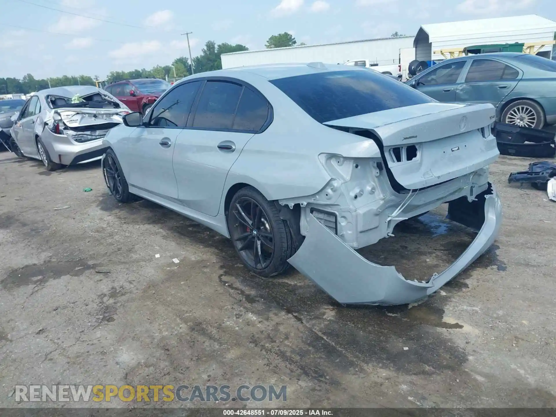 3 Фотография поврежденного автомобиля 3MW89FF03P8D09042 BMW 330I 2023