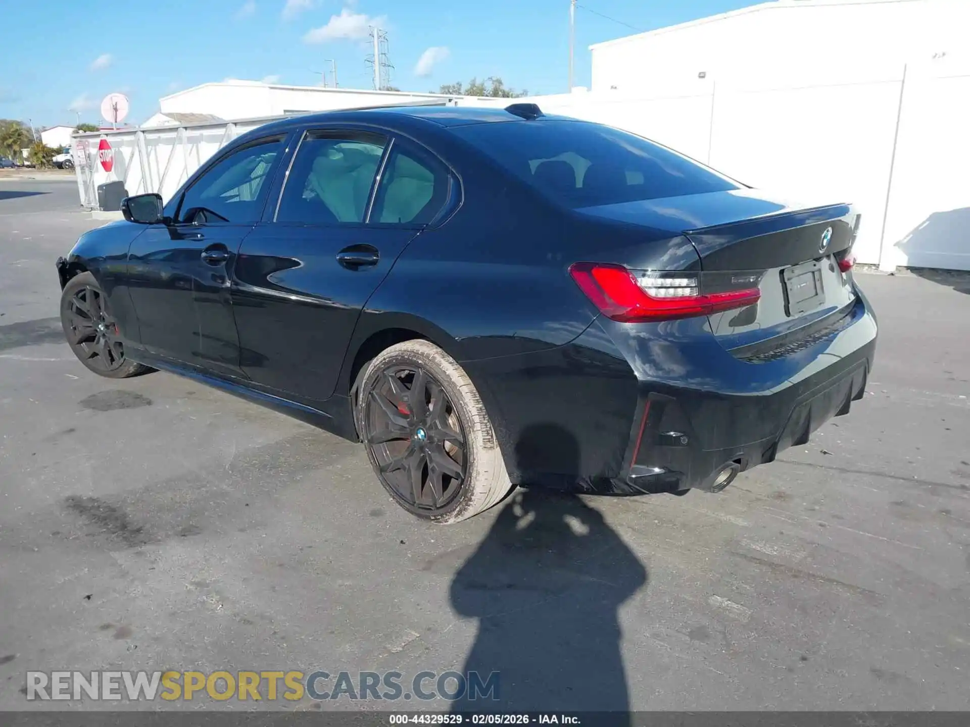 3 fotografías del automóvil dañado 3MW69CW02S8F19212 BMW 330I 2025