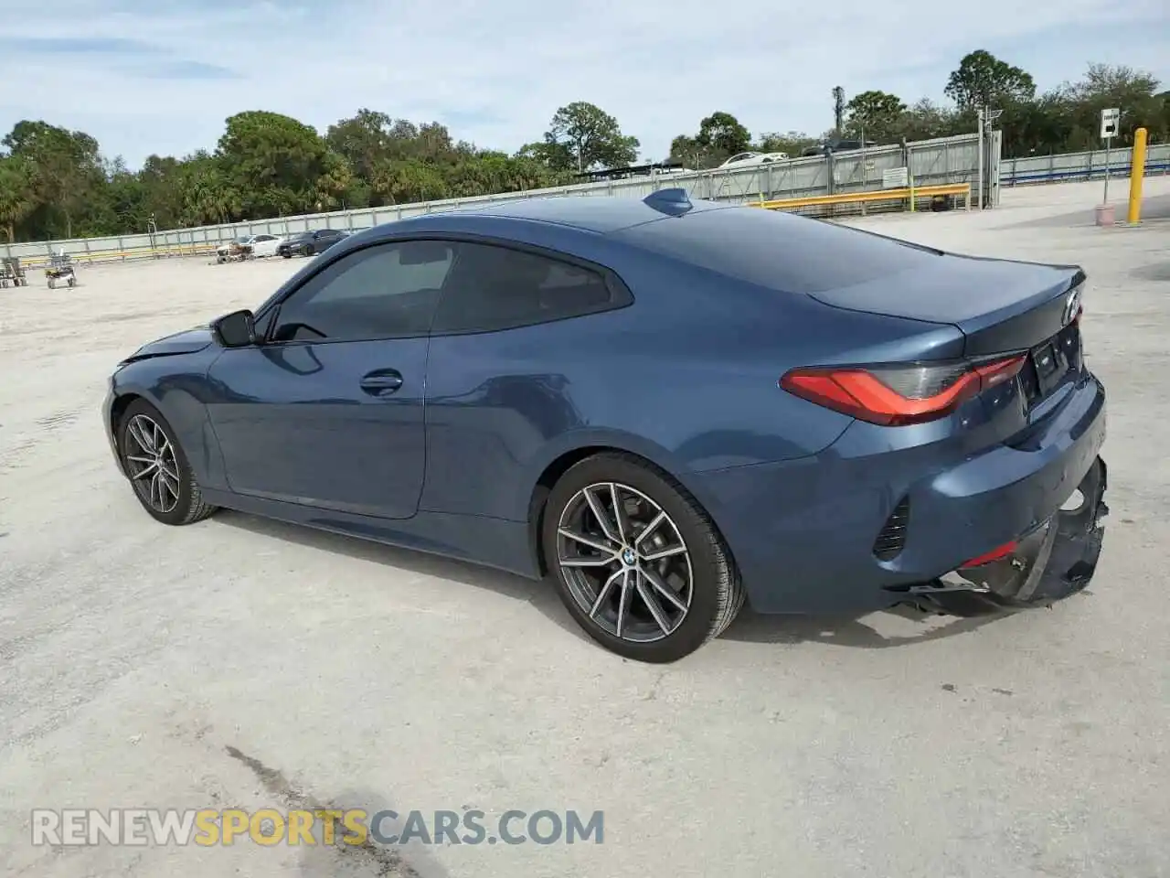 2 Photograph of a damaged car WBA53AP04NCL00670 BMW 4 SERIES 2022