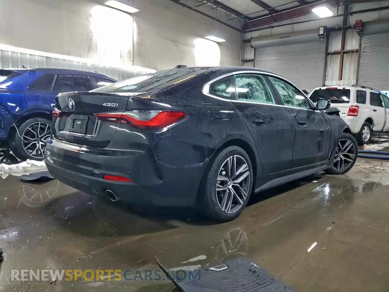 3 Photograph of a damaged car WBA63AV01NFM11019 BMW 4 SERIES 2022