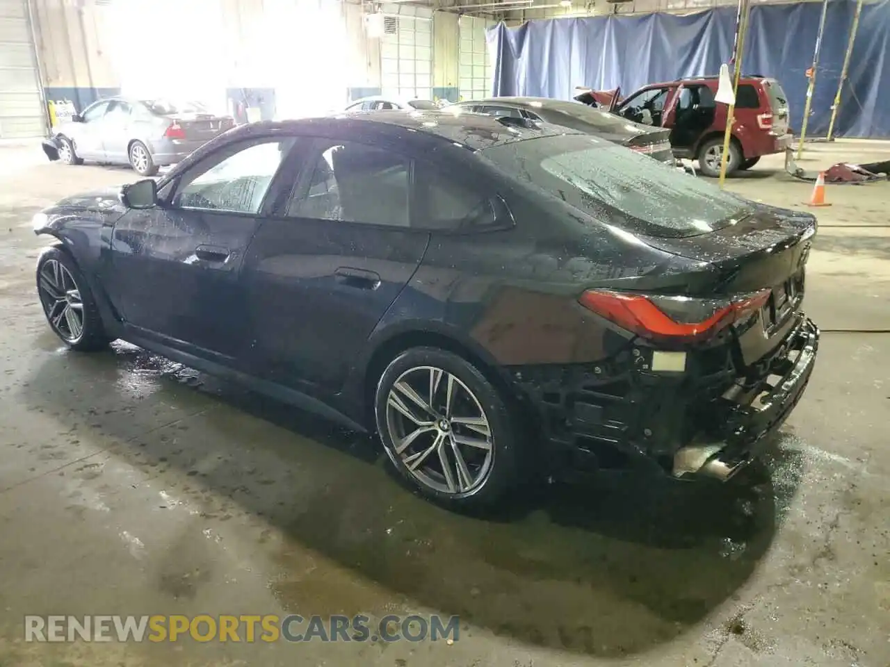 2 fotografías del automóvil dañado WBA63AV03NFM21471 BMW 4 SERIES 2022