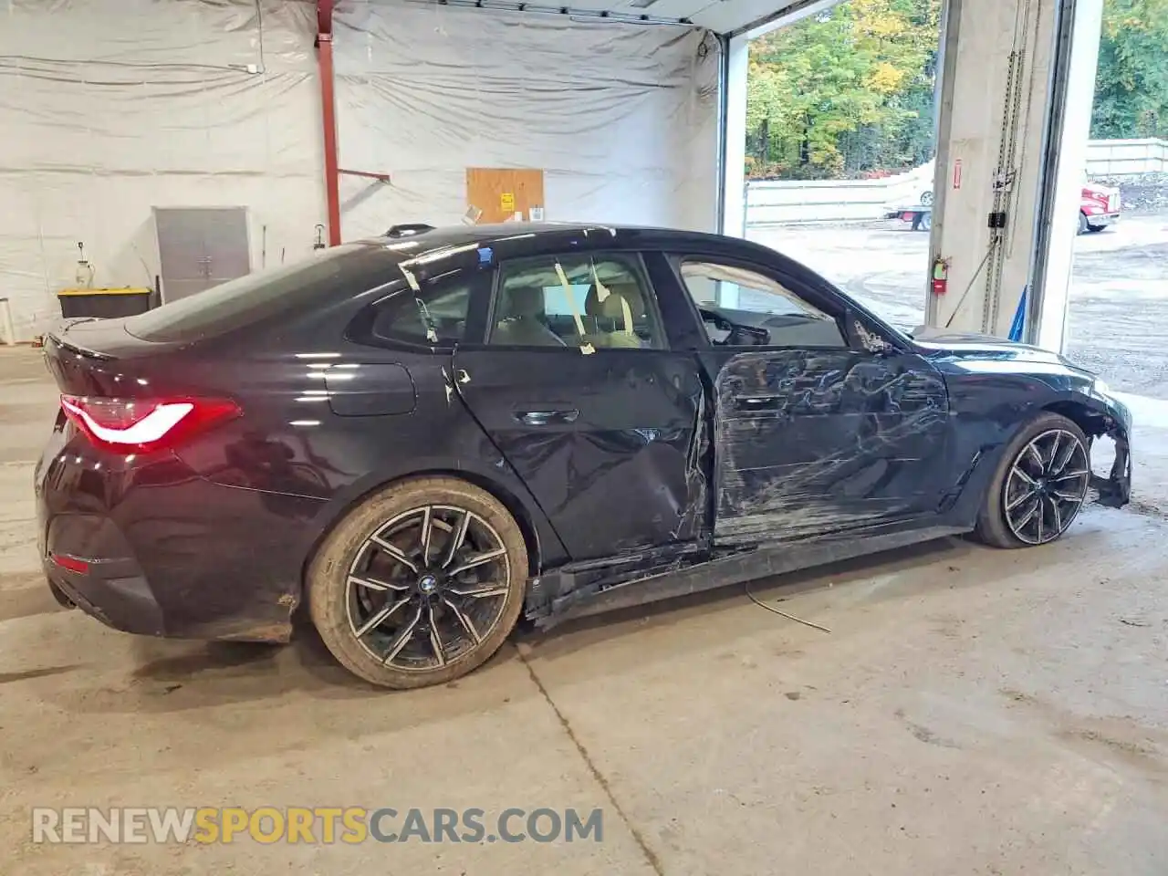 3 Фотография поврежденного автомобиля WBA63AV08NFM08991 BMW 4 SERIES 2022