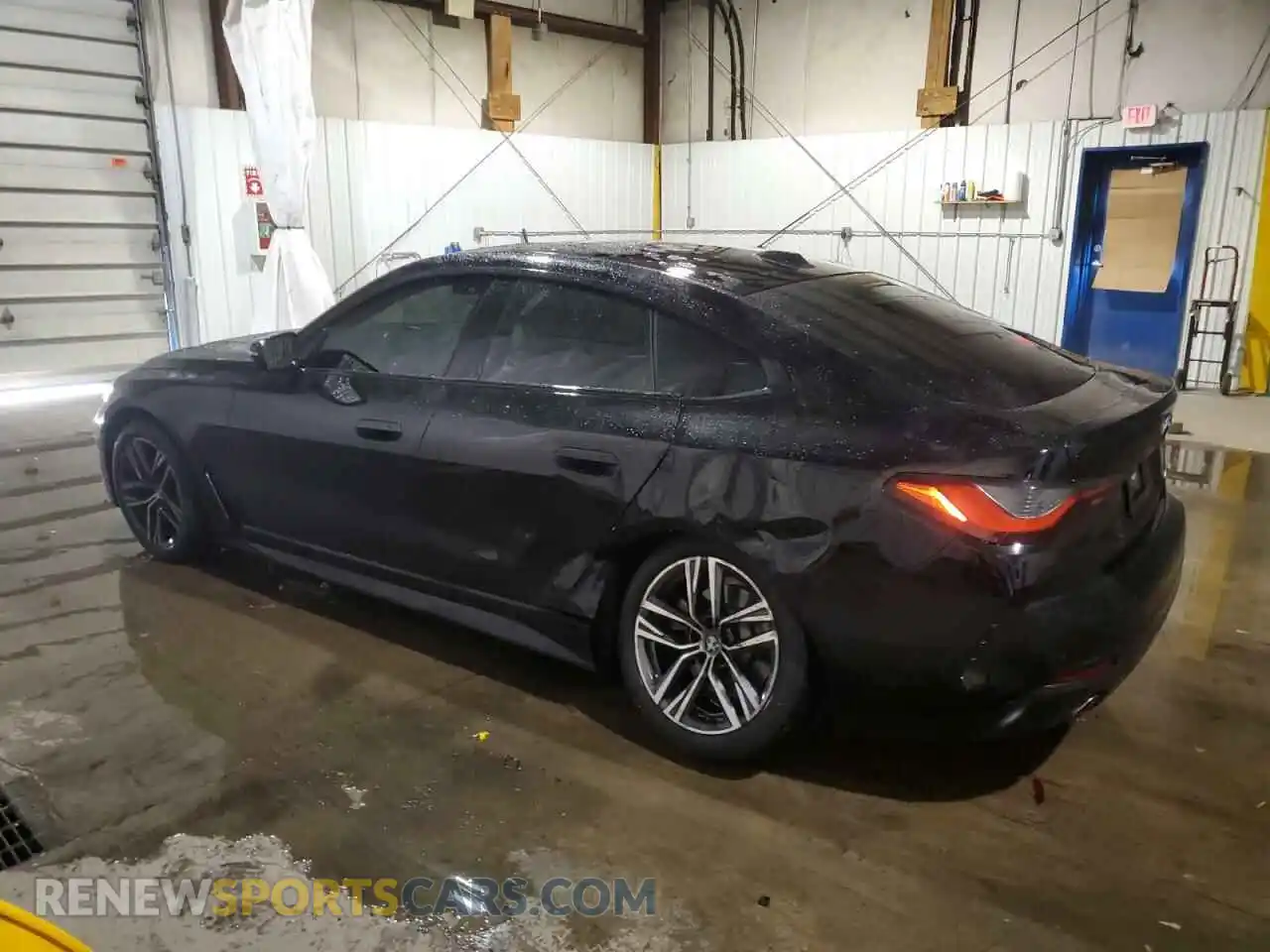 2 Photograph of a damaged car WBA63AV08NFM16380 BMW 4 SERIES 2022