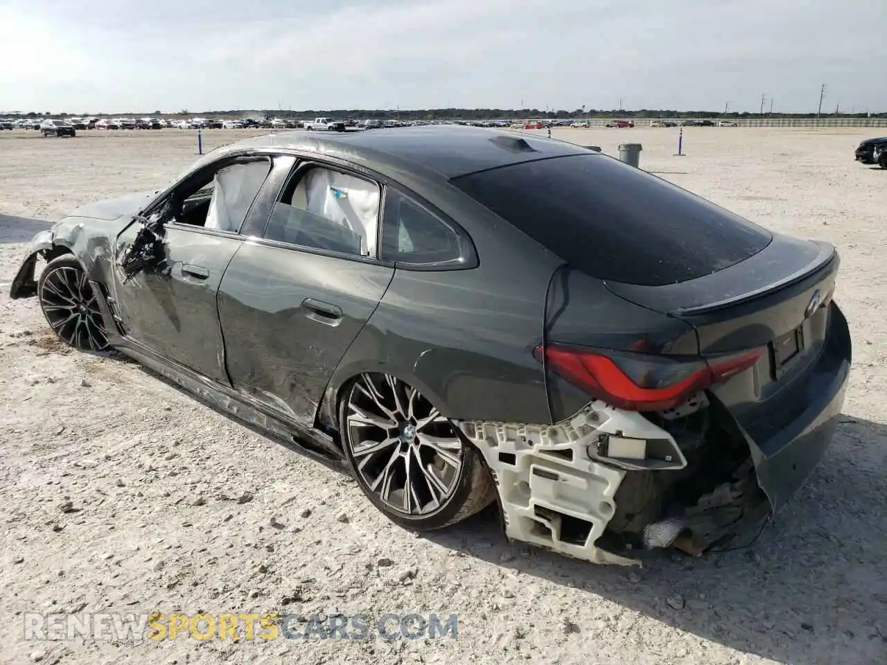 2 Photograph of a damaged car WBA63AV0XNFM60672 BMW 4 SERIES 2022