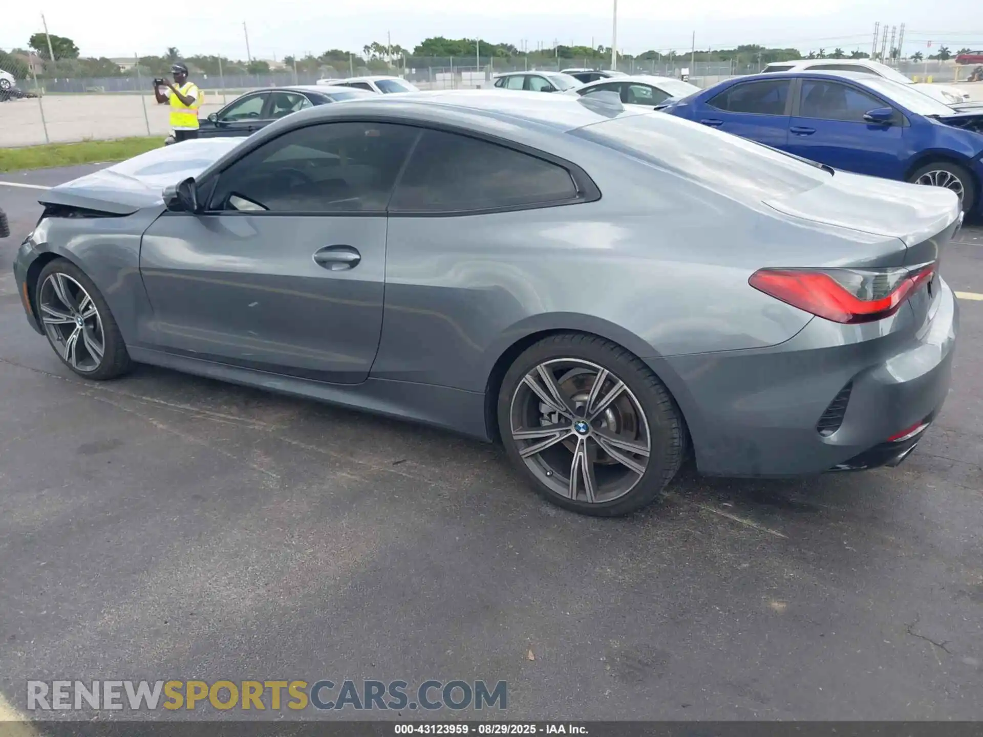 3 Photograph of a damaged car WBA53AP08MCG40051 BMW 430I 2021