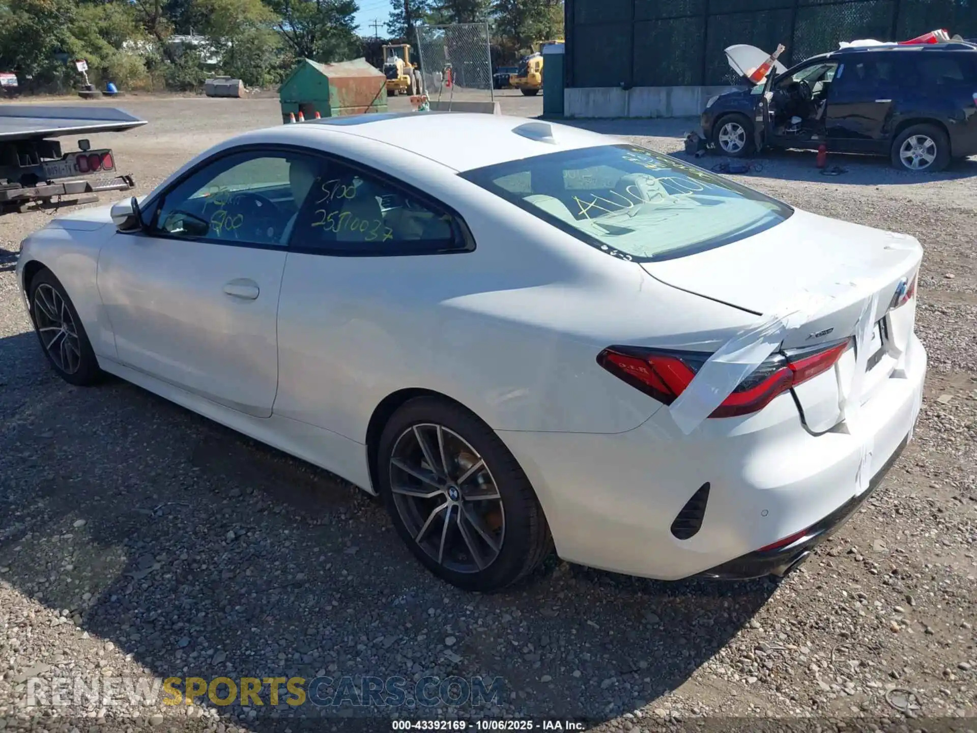 3 Photograph of a damaged car WBA73AP07NCH76746 BMW 430I 2022