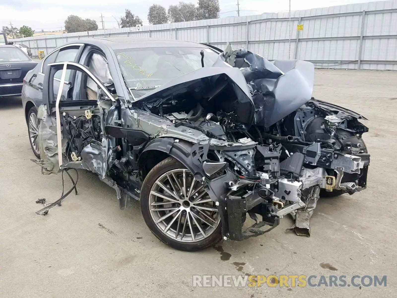 1 Photograph of a damaged car WBAJA5C53KBX86290 BMW 5 SERIES 2019