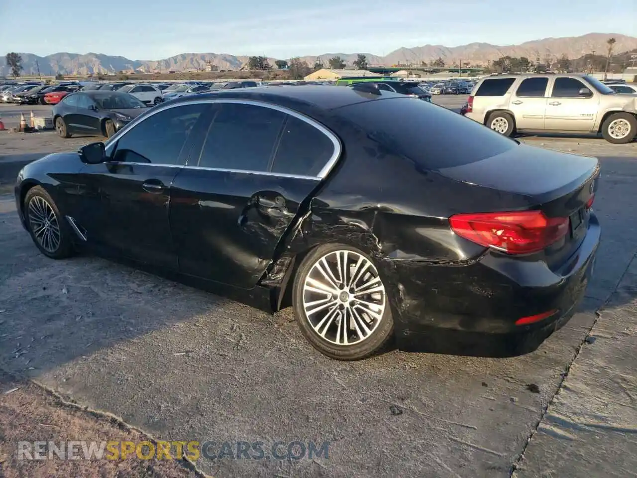 2 Фотография поврежденного автомобиля WBAJA5C53KWW08467 BMW 5 SERIES 2019