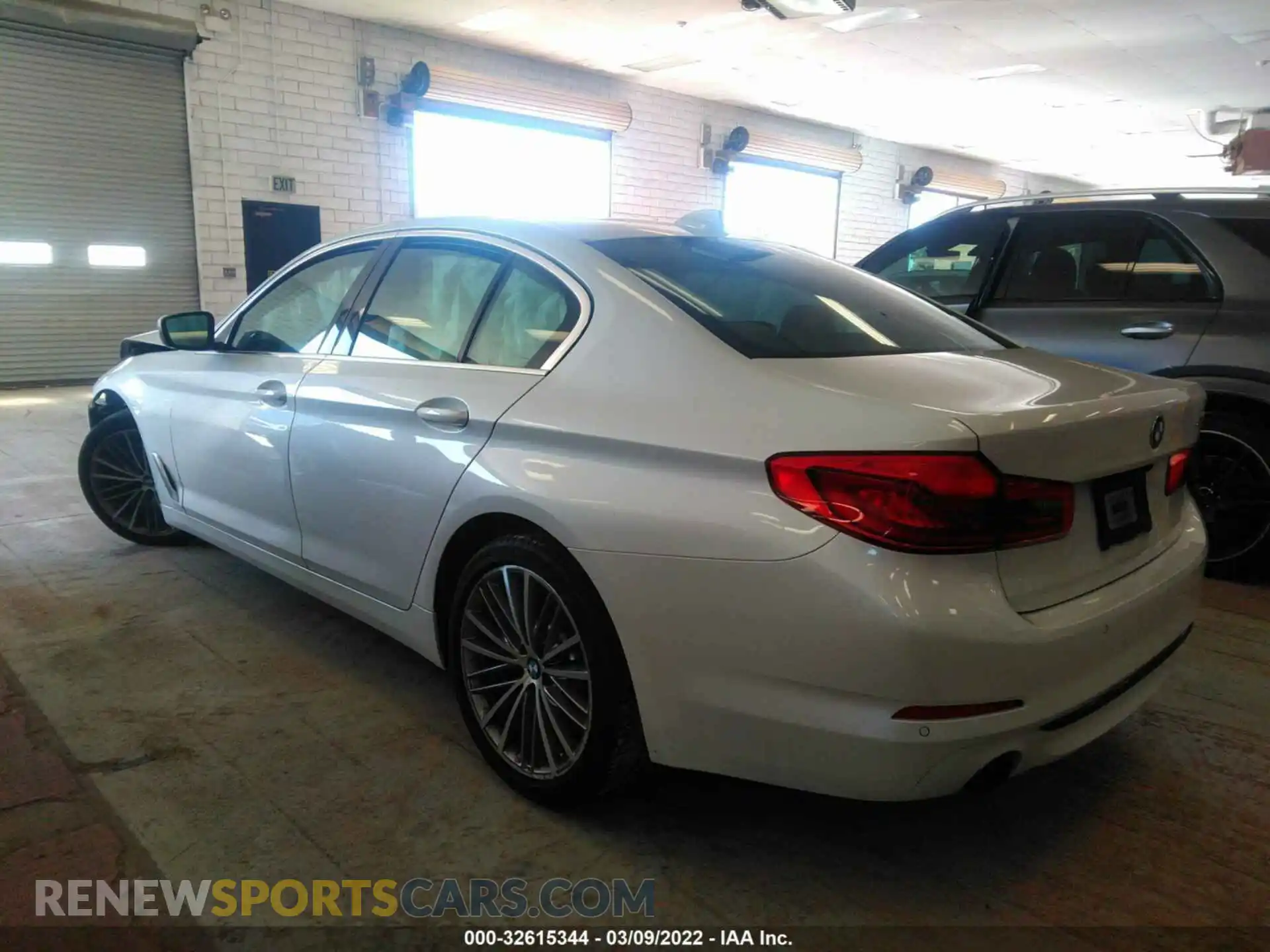3 Photograph of a damaged car WBAJA5C55KBX88171 BMW 5 SERIES 2019