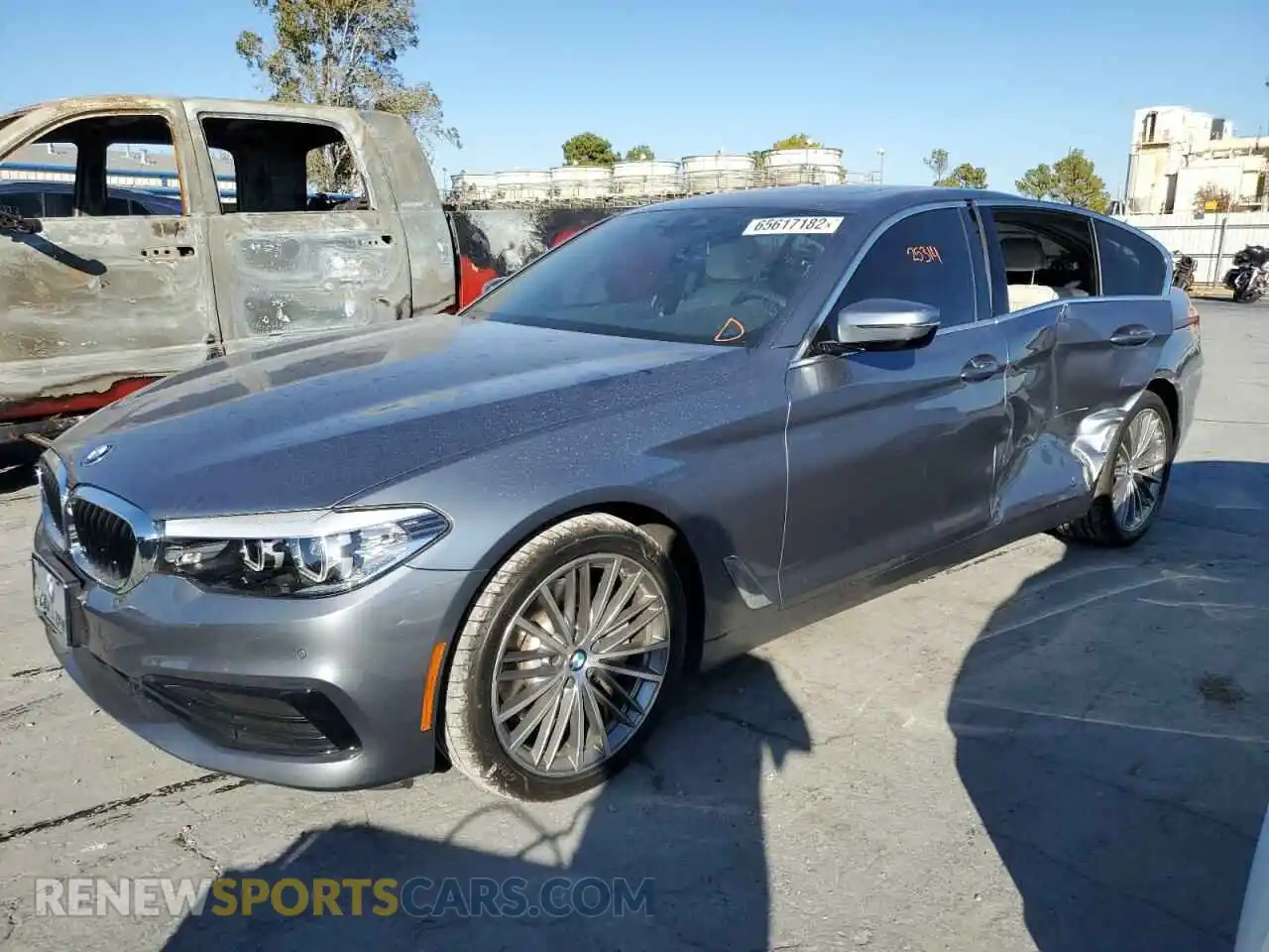 2 fotografías del automóvil dañado WBAJA5C55KWW03576 BMW 5 SERIES 2019