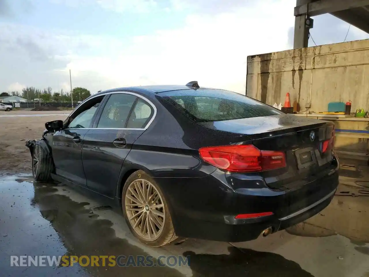 3 Photograph of a damaged car WBAJA5C57KBX86969 BMW 5 SERIES 2019